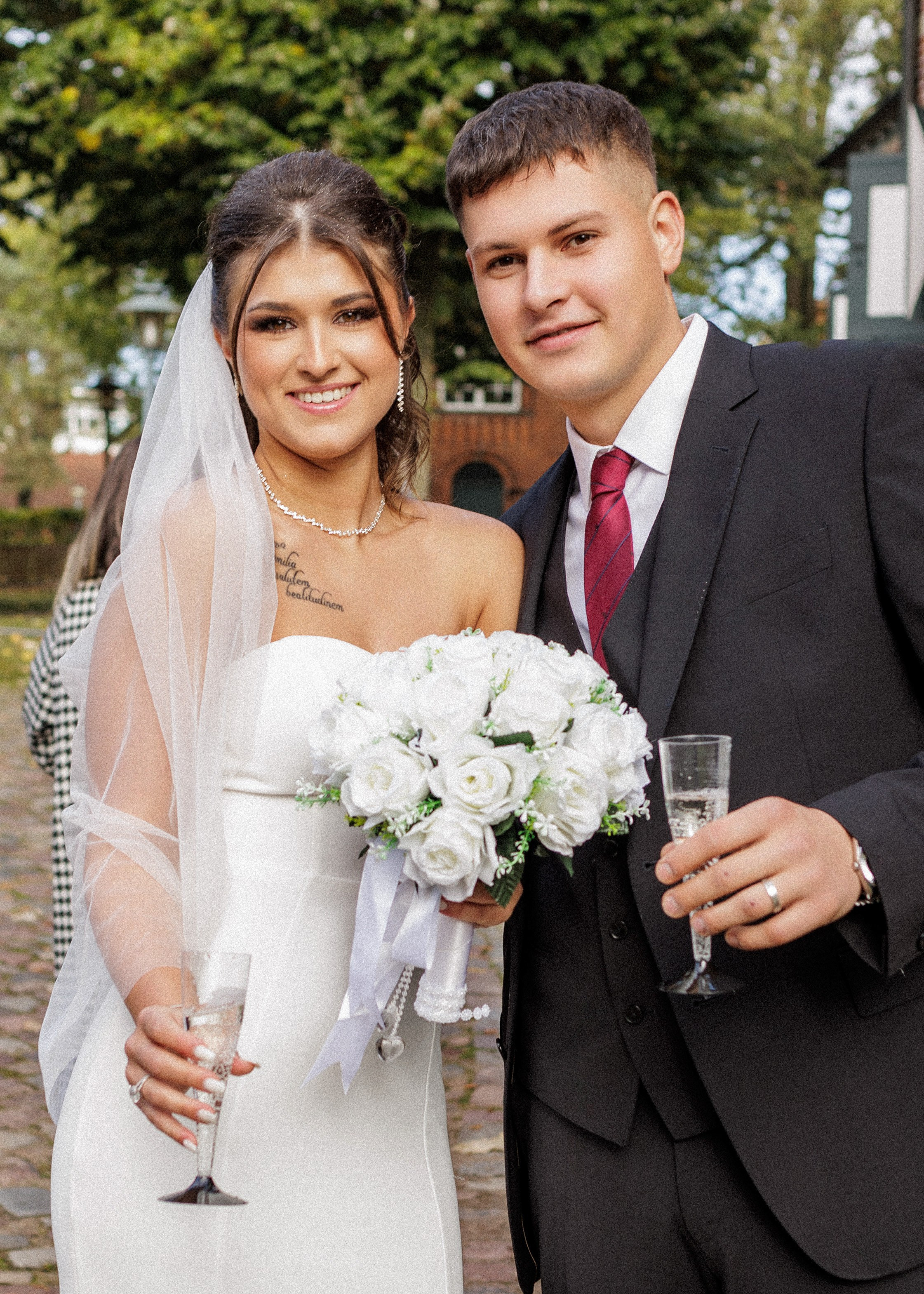 Hochzeitsfotografie im Schloss Arensburg: Ein Tag voller Liebe. Hochzeitsfotograf und Hochzeitsvideograf aus Hamburg | Roka21Film