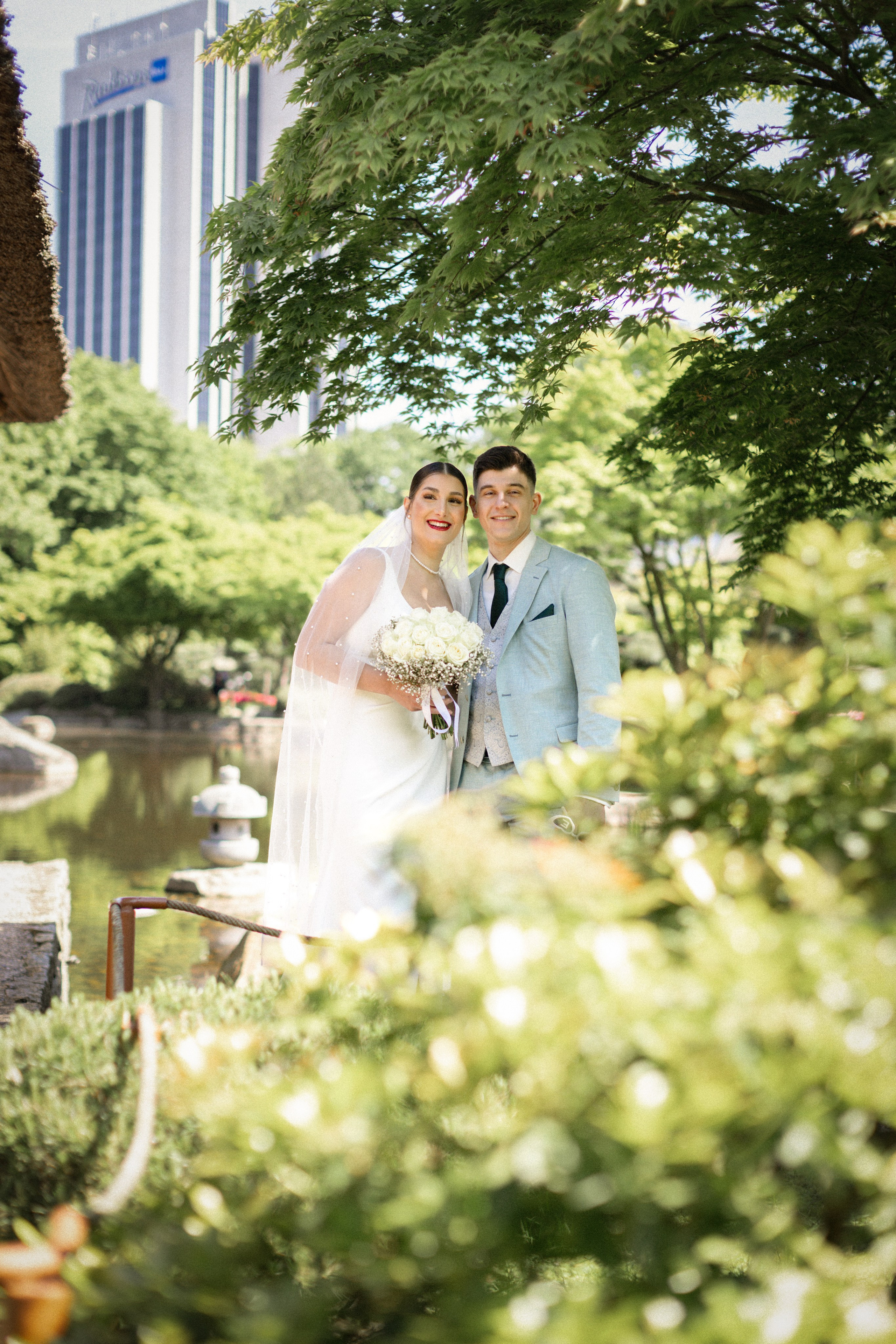 Natürliche Hochzeitsfotografie im Planten un Blomen | Hamburgs grüne Oase. Hochzeitsfotograf und Hochzeitsvideograf aus Hamburg | Roka21Film