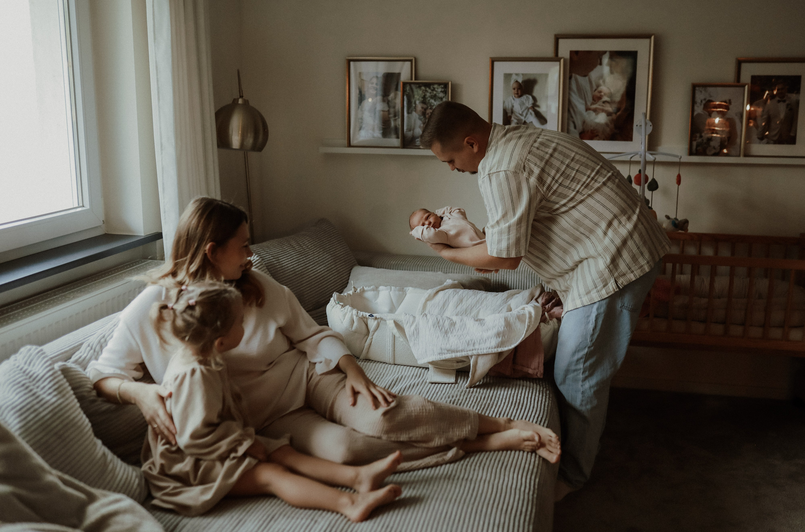 Familienfotos zuhause – natürliche Familienmomente ohne Studio in Schwetzingen