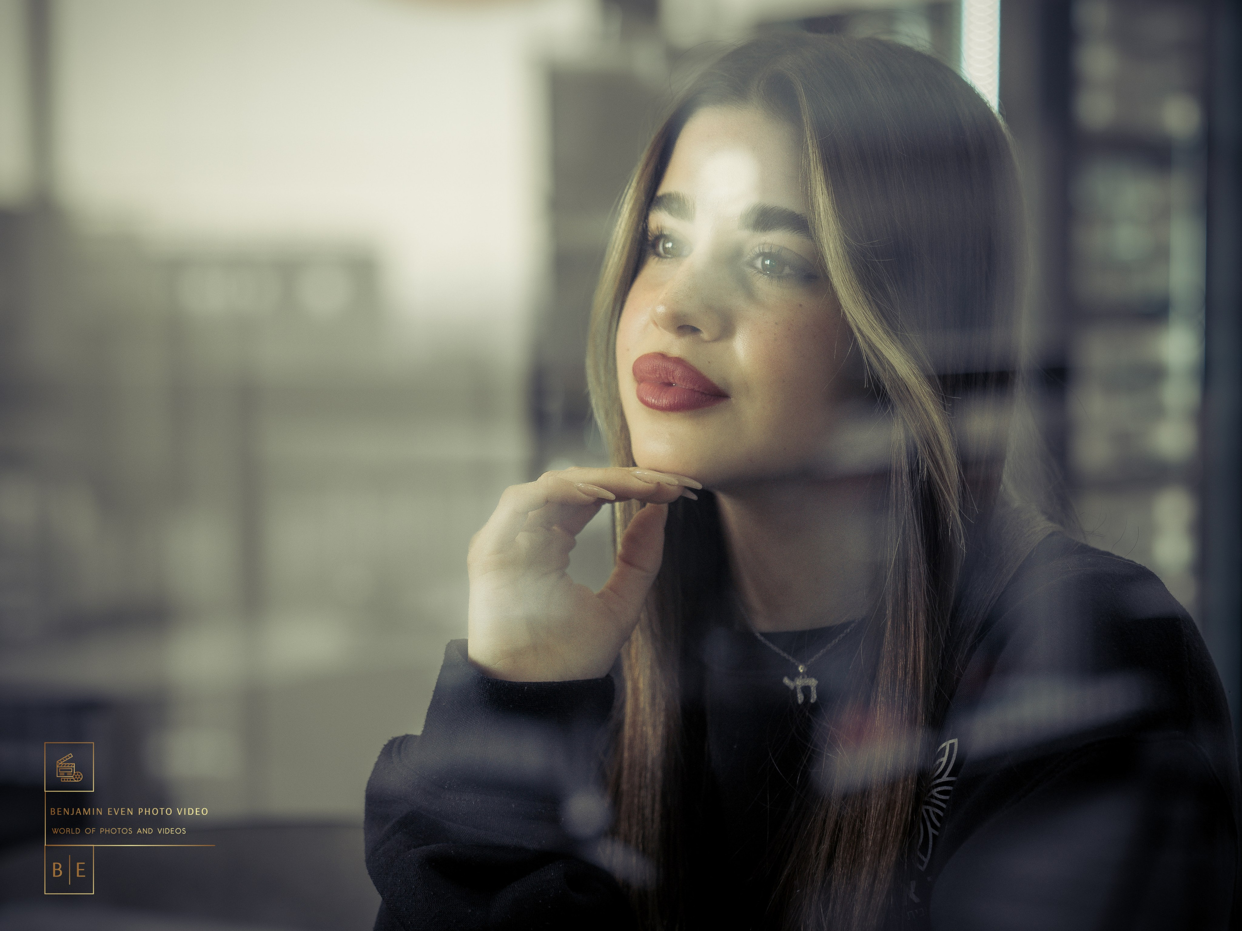 Porter. «Behind the Glass». Мир фото