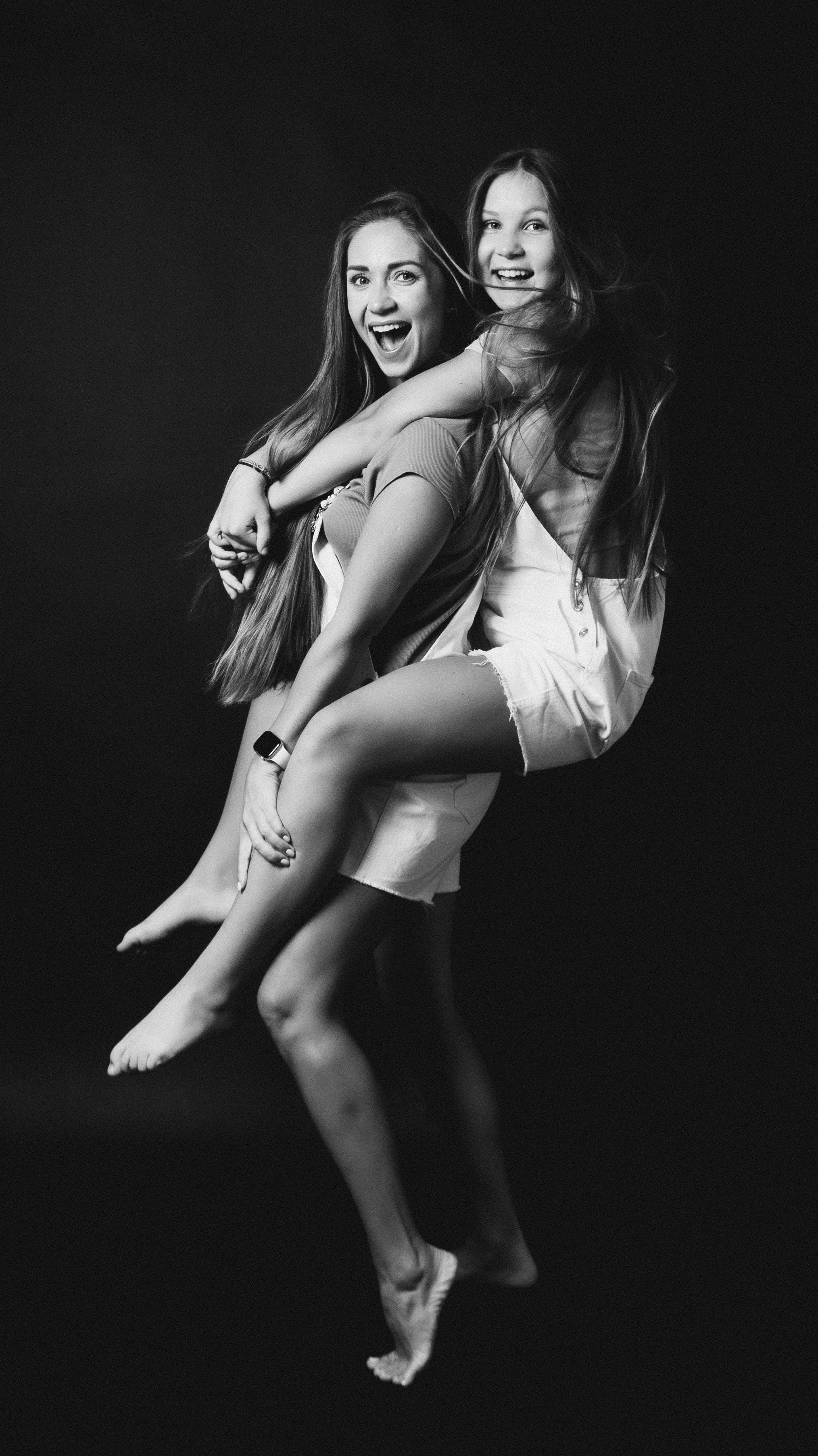 Friends, girls’ days & celebrations. Self-portrait photo studio in Paphos | SELFME