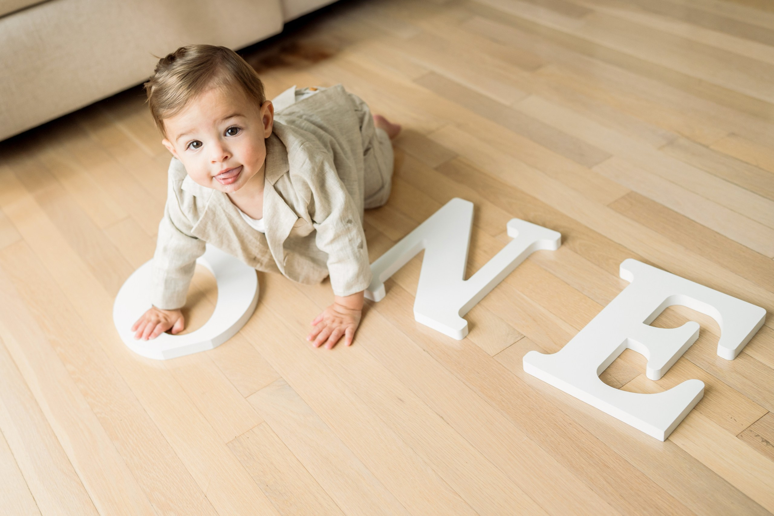 Felicia, Andy, Ethan. 1st year at home. Alisa Tant — Family and newborn photographer Bucks County, Montgomery county, Philadelphia, NJ