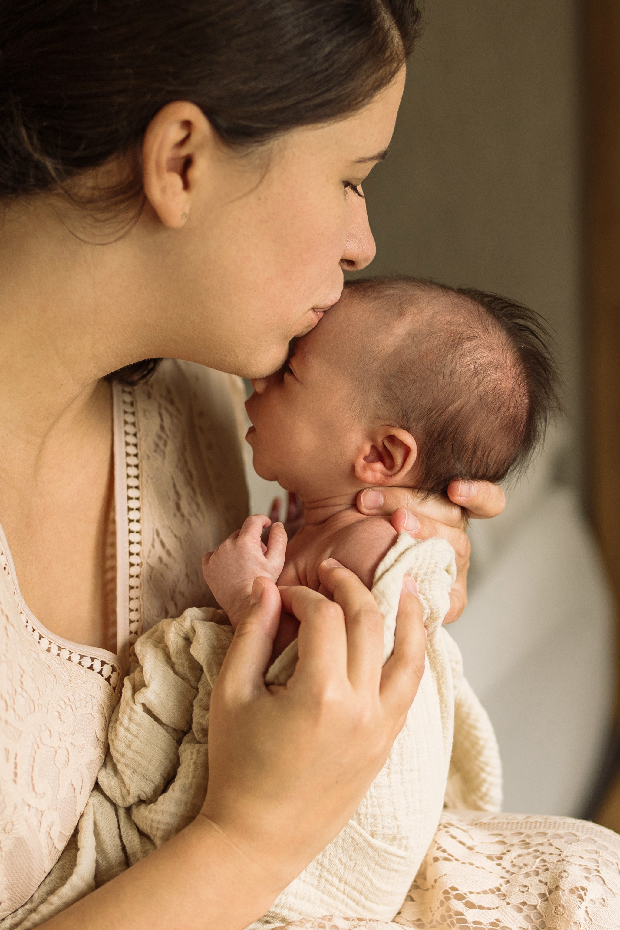 Minimalist Newborn Photography – Timeless & Elegant. Alisa Tant — Family and newborn photographer Bucks County, Montgomery county, Philadelphia, NJ