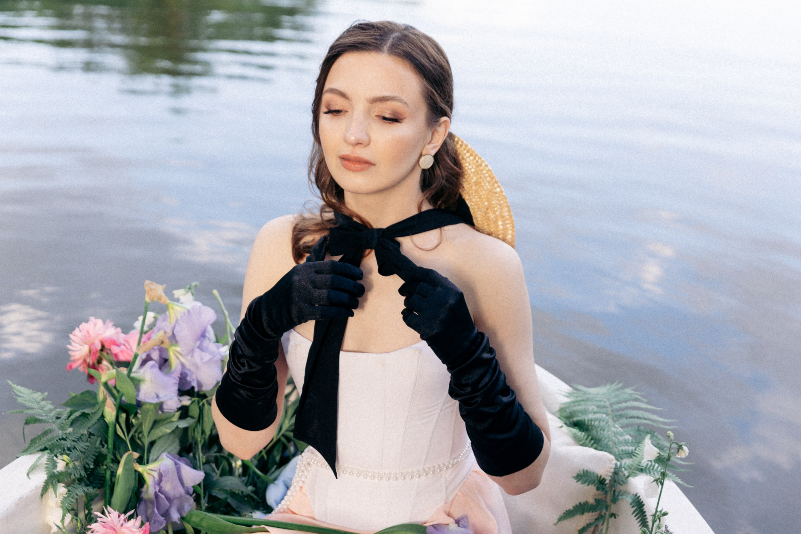 Boat & flowers. Photographer Anna Curly | Weddings and Events in Dubai
