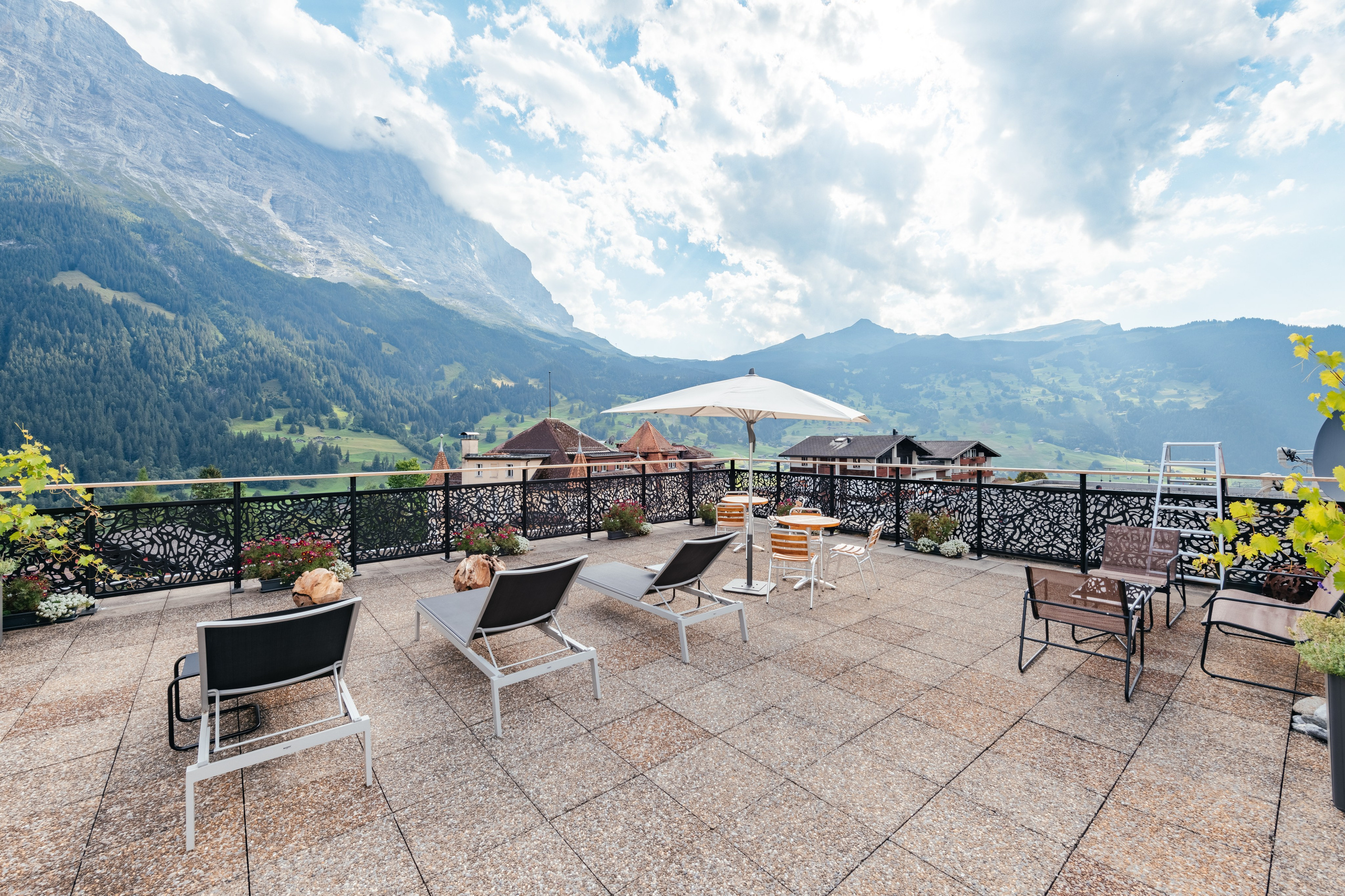 Hotel Kreuz Post, GRINDELWALD, Kt. BERN. Hallo! Ich bin Elena und arbeite als Immobilienfotografin