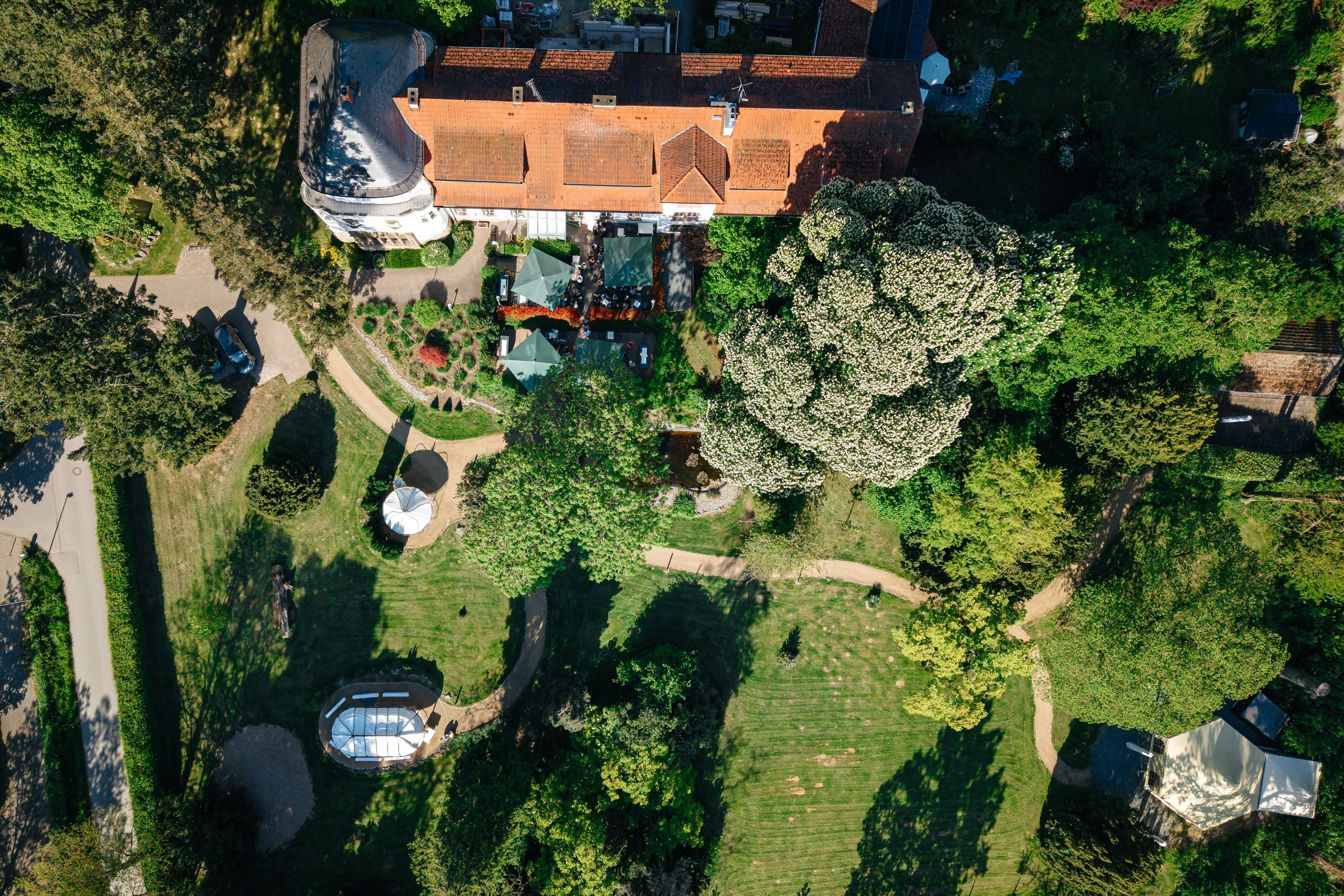 Authentic Wedding Film — Hofgut Dippelshof Darmstadt | Spring Wedding with Live Music & Drone Footage. Wedding photographer & videographer in Germany and Frankfurt | Denis Mirosnik