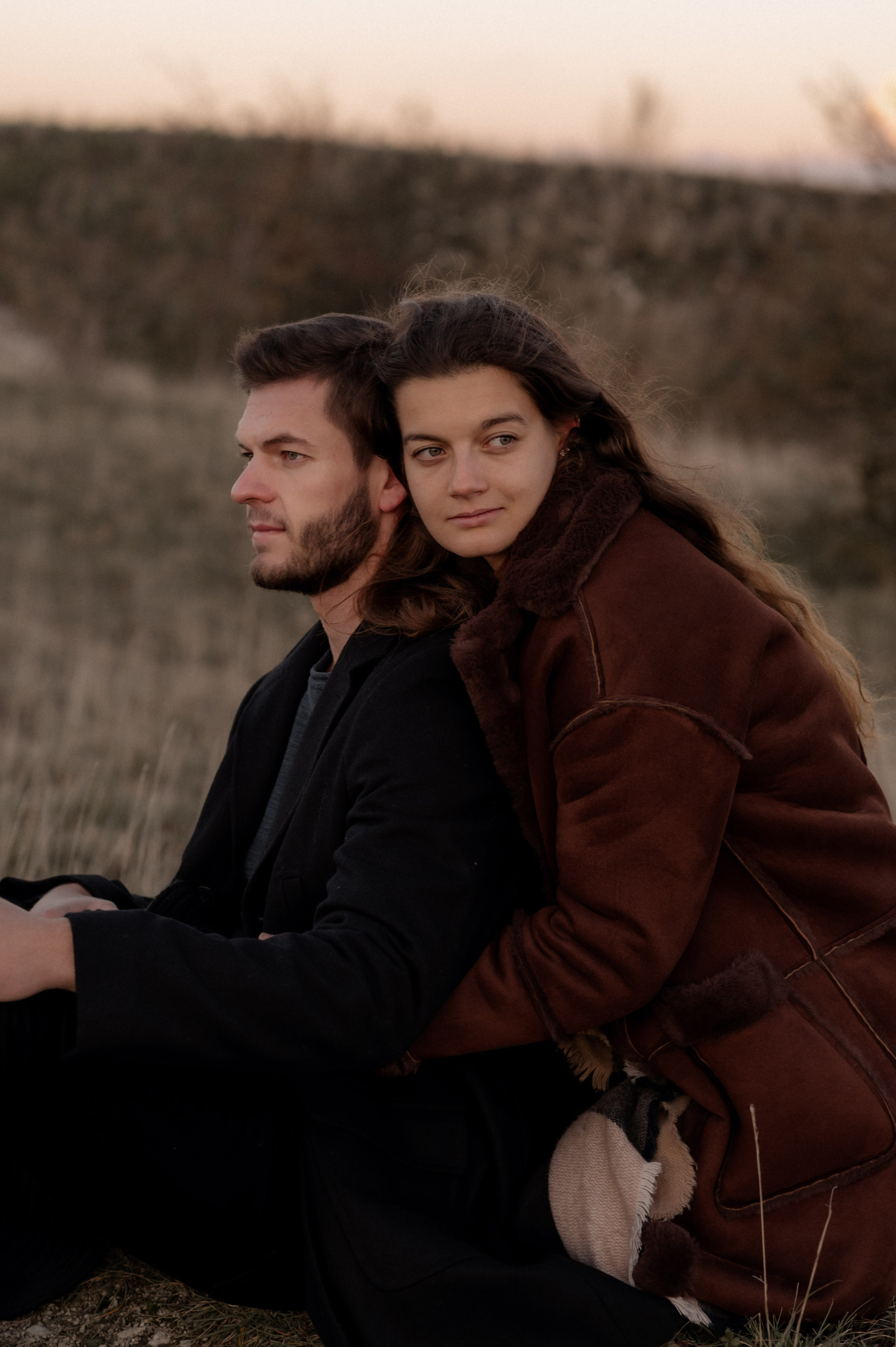 Wenn der Wind flüstert | Paarshooting am Gelben Berg. Photographer in Nuremberg Irina Mehnert from Ansbach
