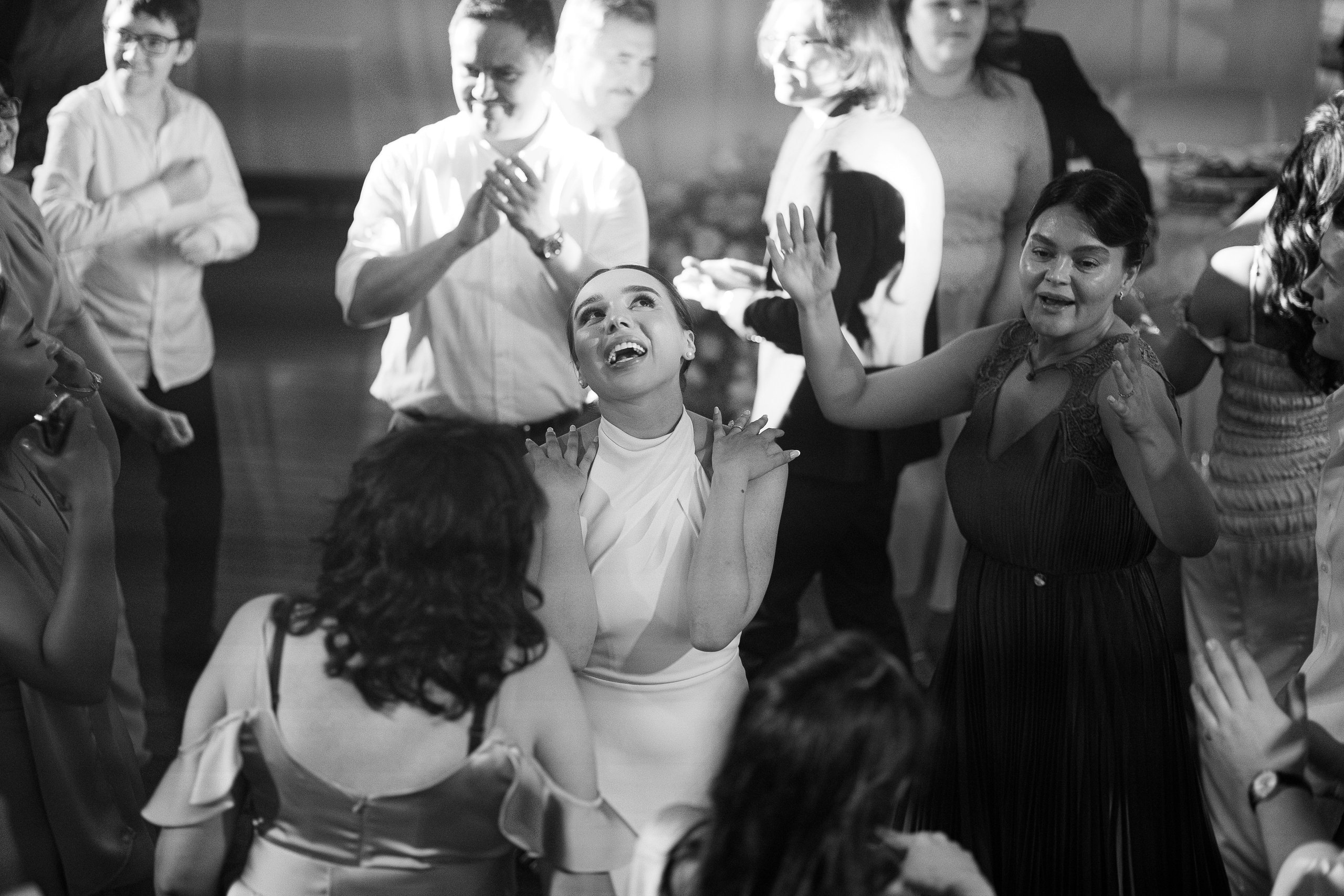 Thomas & Suyumbika. Главная