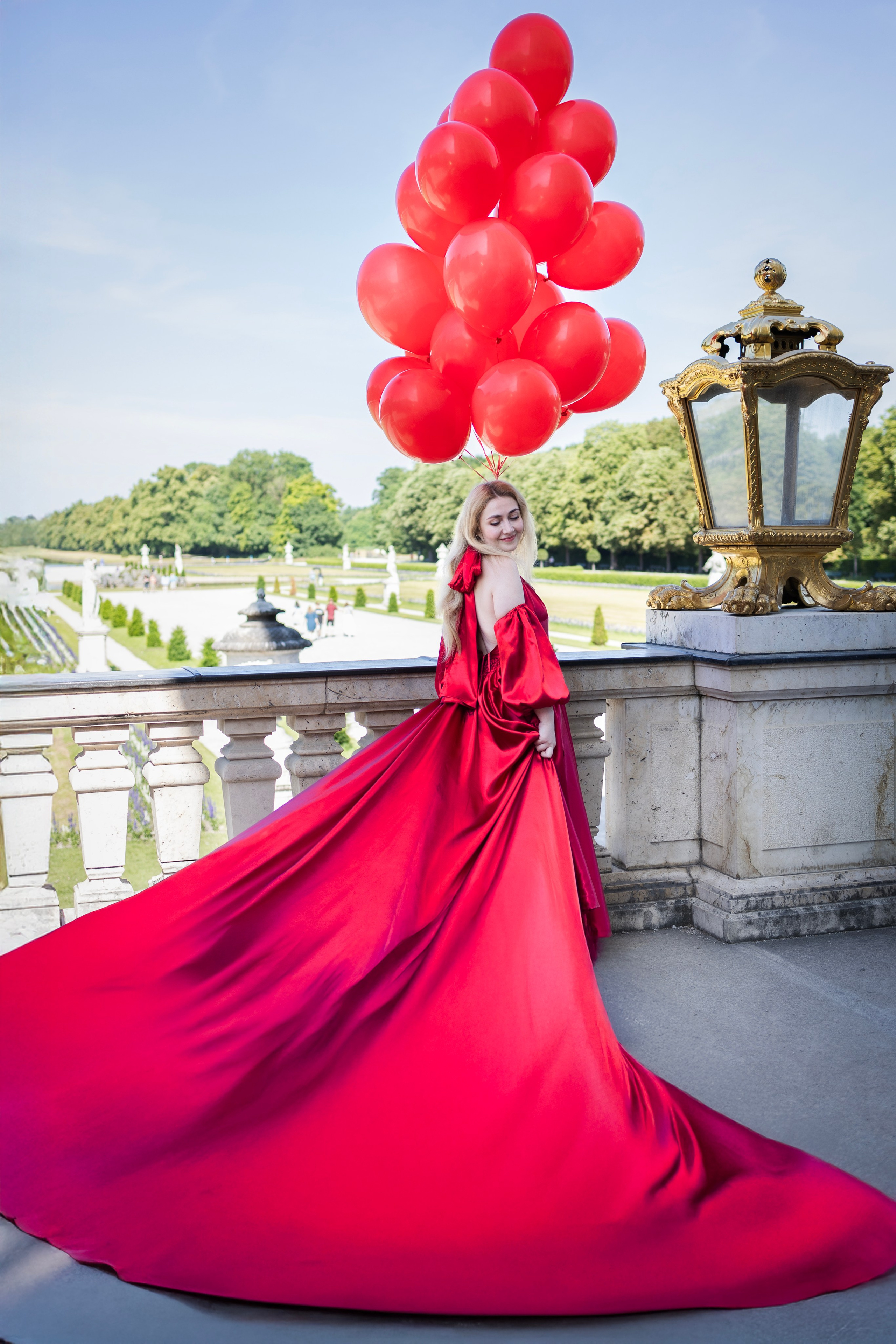 Shopoting with balloons. Photographer in Munich