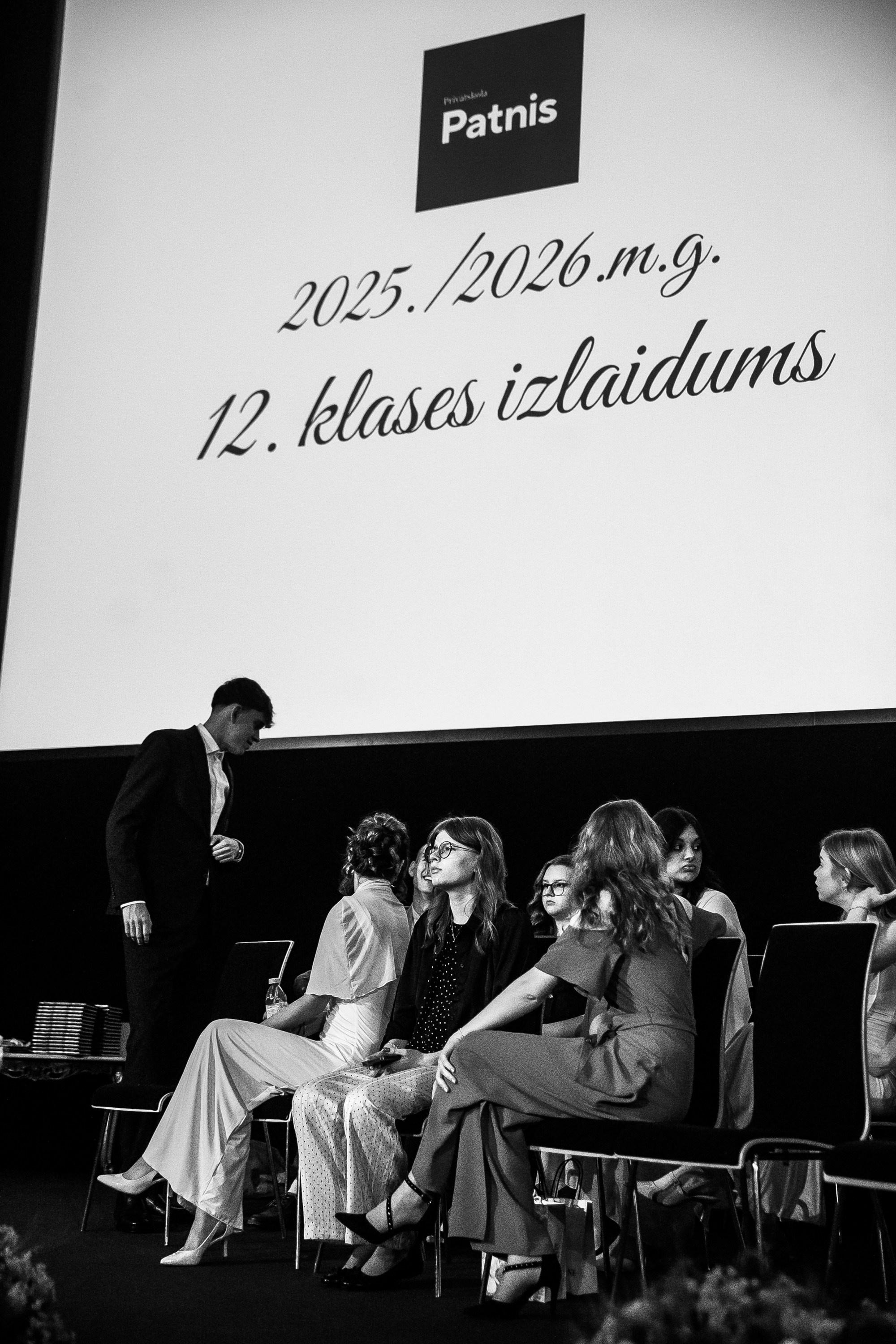 izladuma fotogrāfs, izlaiduma fotografija, labākais izlaidumu fotogrāfs Rīga, reportāža no izlaiduma, melnbalta reportaža no izlaiduma, 12 klases izlaidums, pasākumu fotogrāfe Sandra Garanča, top fotogrāfs Tīga pasākumi, izlaidumu fotogrāfs  labākais Sandra Garanča