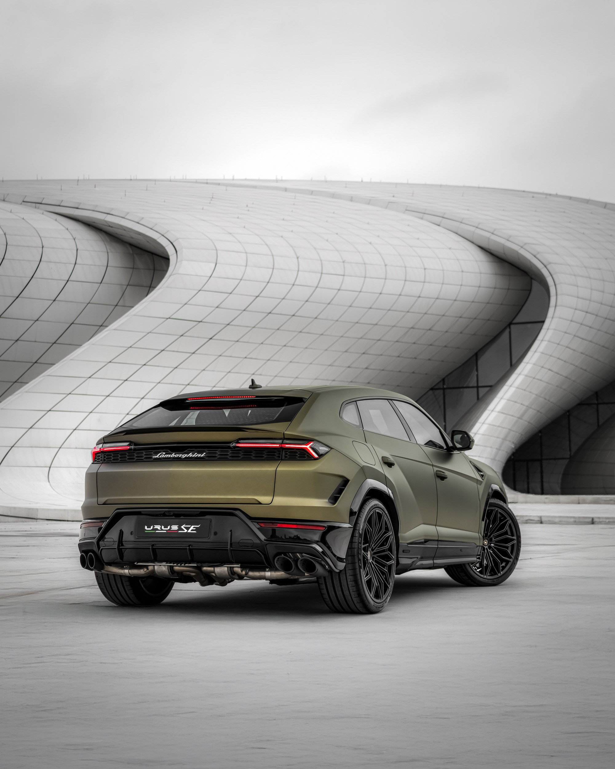 LAMBORGHINI. WORLDWIDE COMMERCIAL AUTOMOTIVE PHOTOGRAPHER