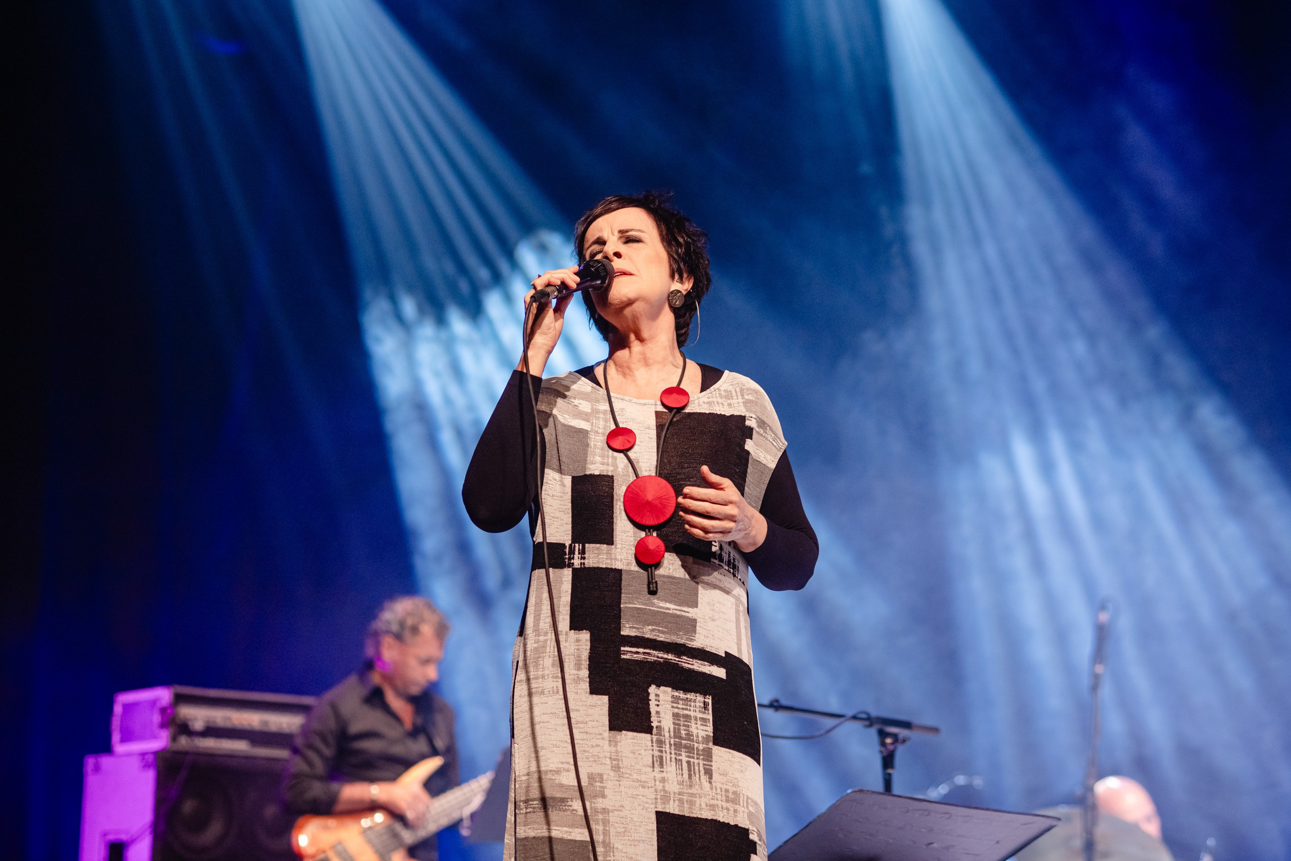 Show da cantora Leila Pinheira no Teatro Municipal de Itajaí