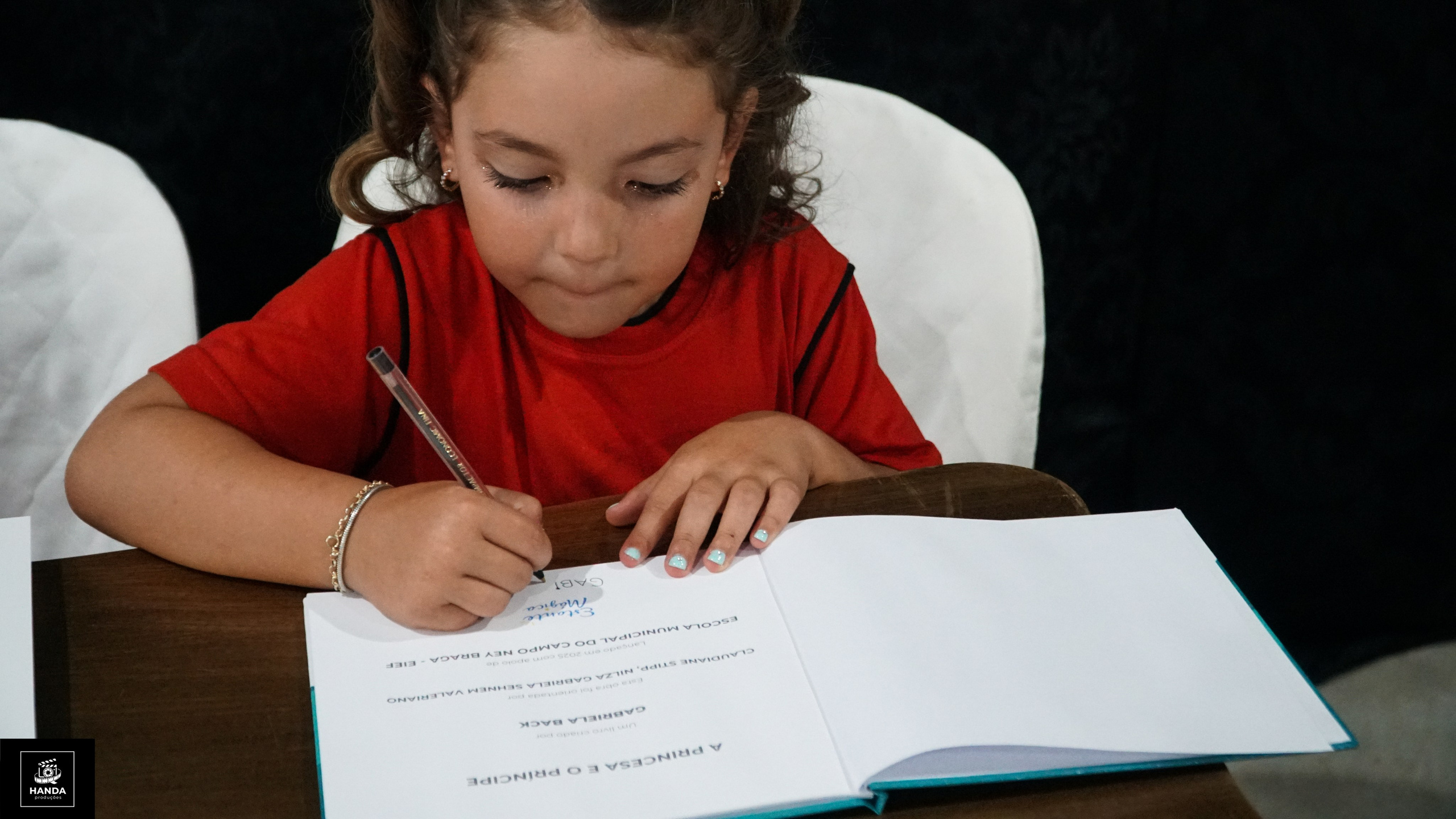 Noite autógrafos colégio Aurélio Buarque de Holanda. Handa Produções