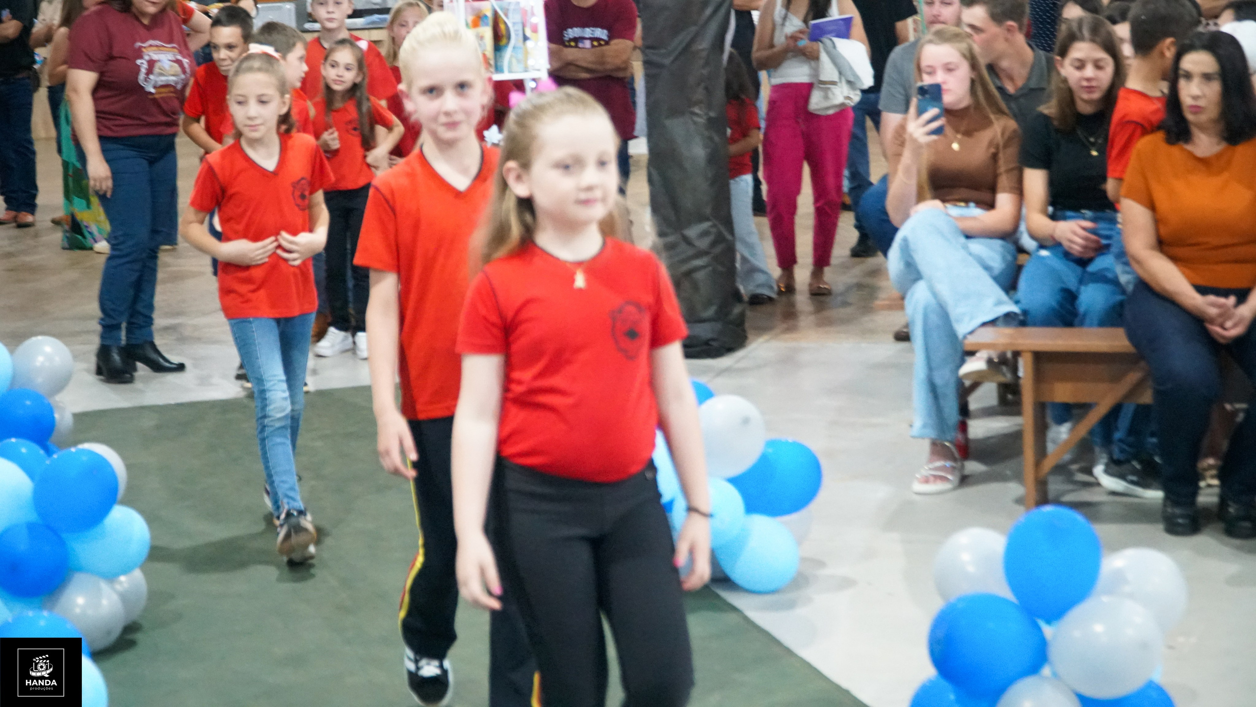 Noite autógrafos colégio Aurélio Buarque de Holanda. Handa Produções