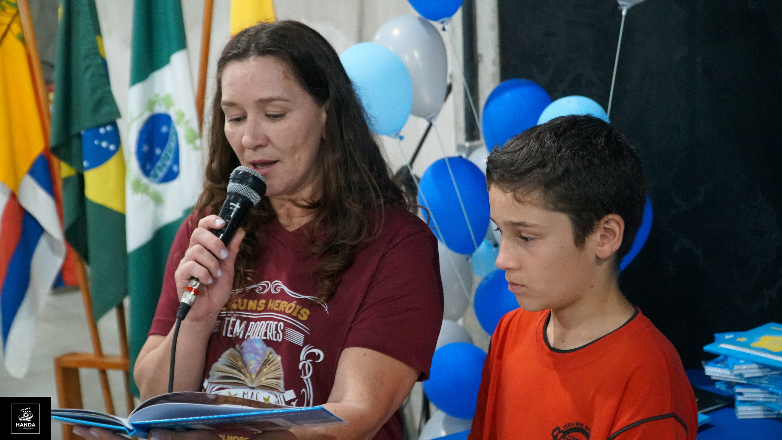 Noite autógrafos colégio Aurélio Buarque de Holanda. Handa Produções