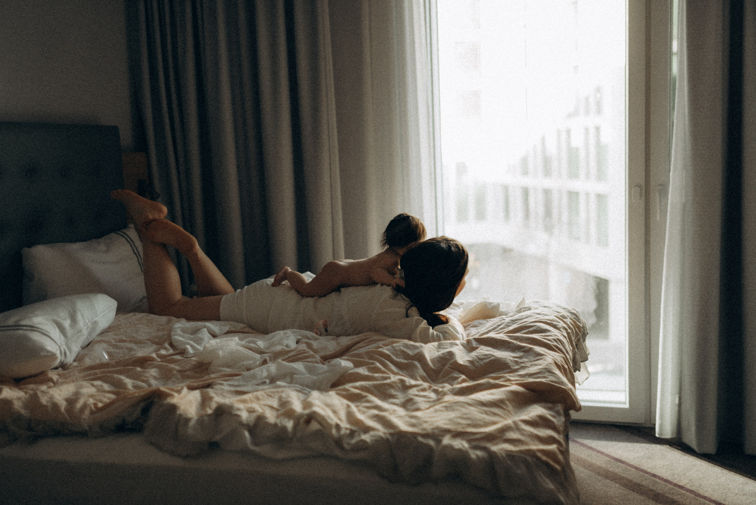 СЬЕМКА МАТЕРИНСТВА. Сімейний фотограф Лейпциг, Німеччина