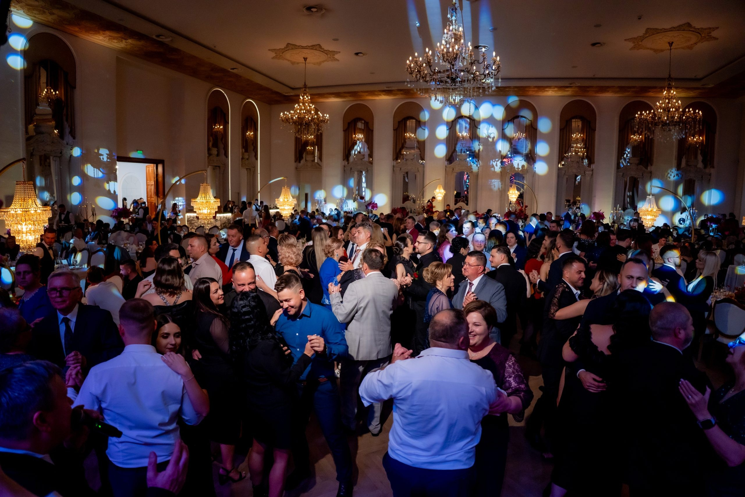 Razvan & Denisa — Ziua nuntii. Mark Fazakas — Wedding Photographer