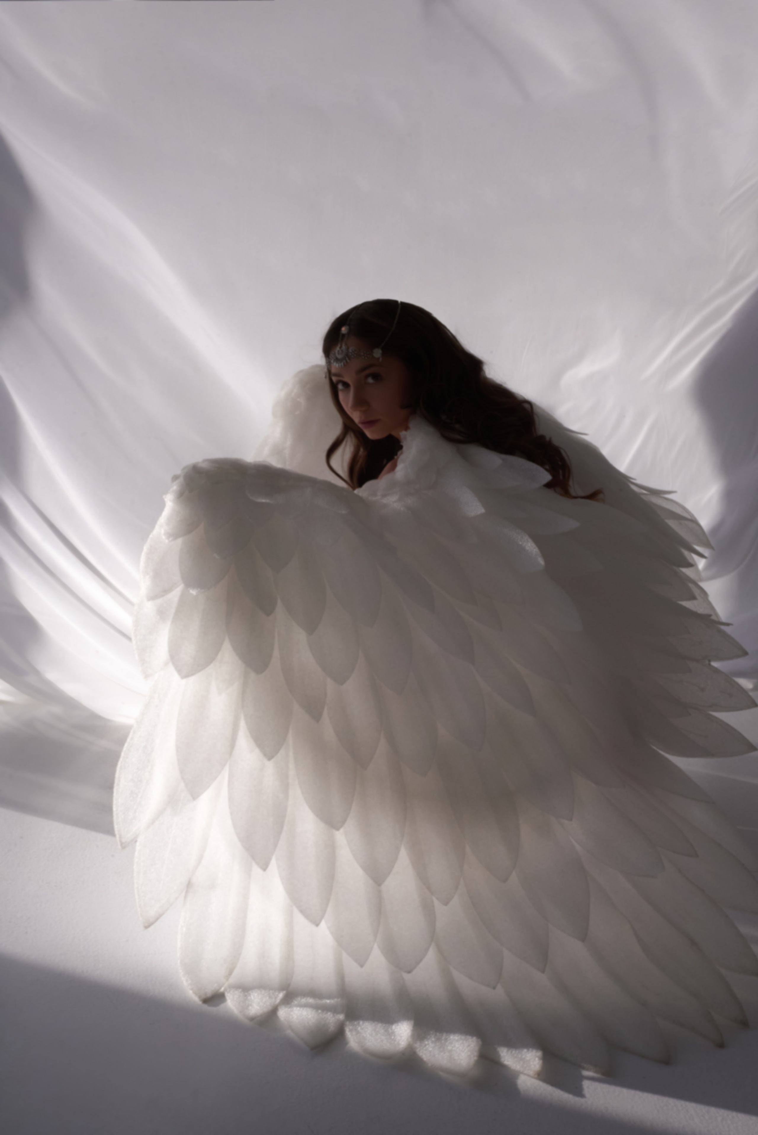 Kreatywna sesja zdjęciowa z skrzydłami i dymem dla Oriany | Fotografia artystyczna. Portrait & Fashion Photographer | Сannes, Paris, Monaco, Dubai, Kyiv — - Alisa Postnykova