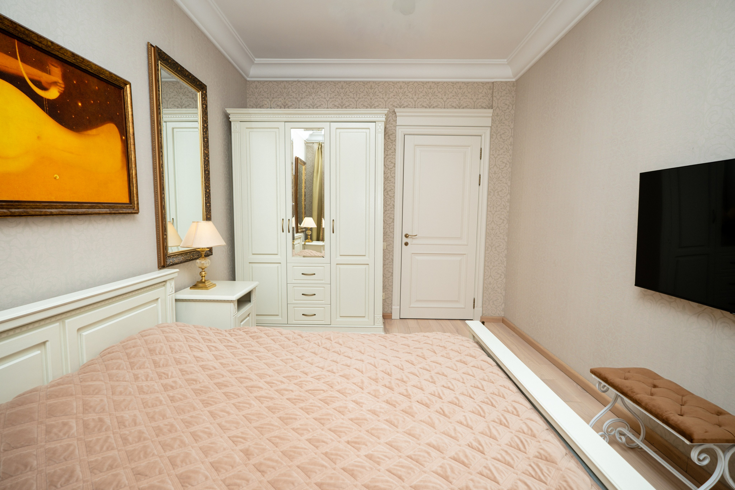 Elegancki apartament w stylu klasycznym. Fotograf nieruchomości