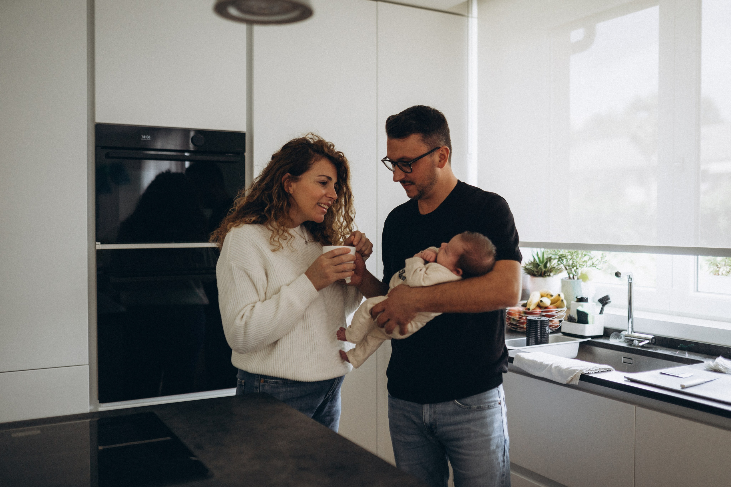 Foto neonato con genitori in stile naturale a Varese