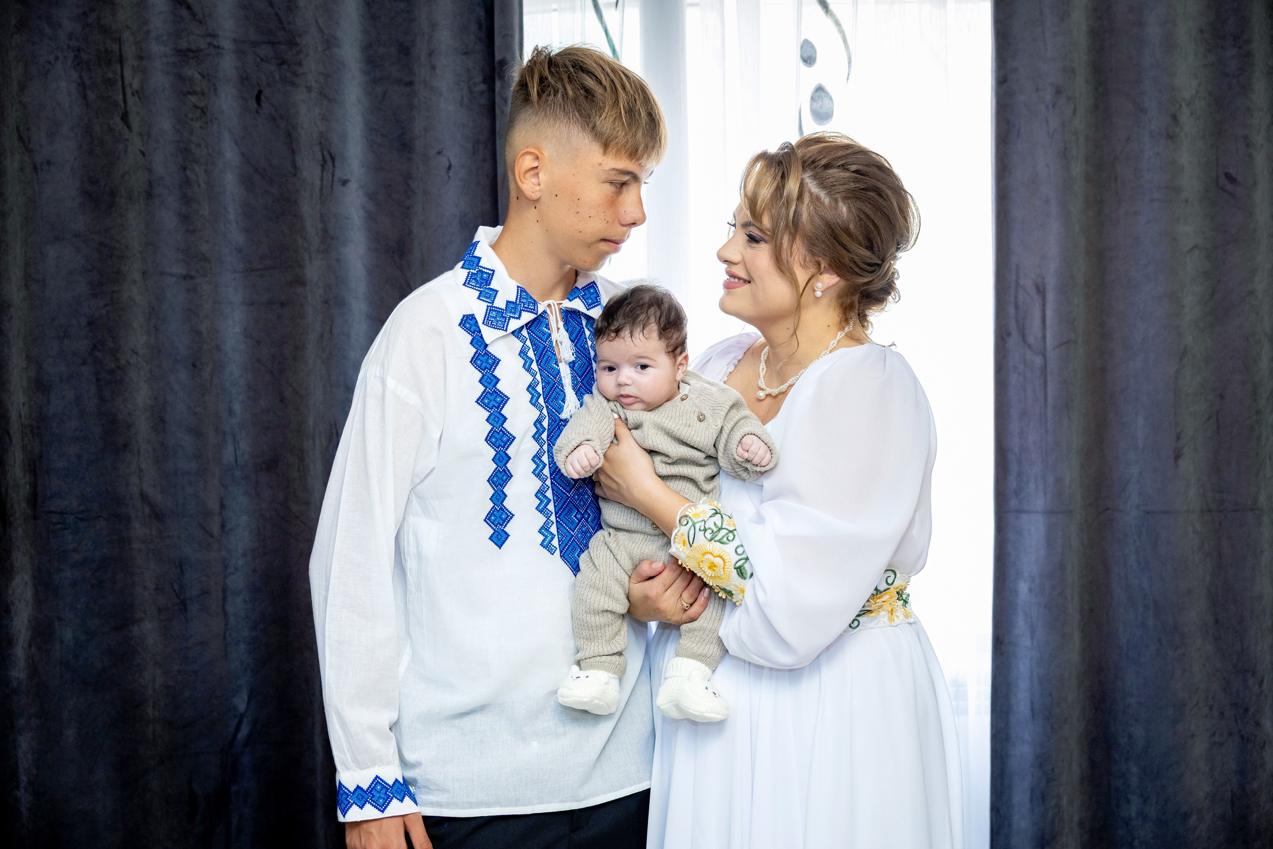 Andrei Sebastian. Moments By Gub