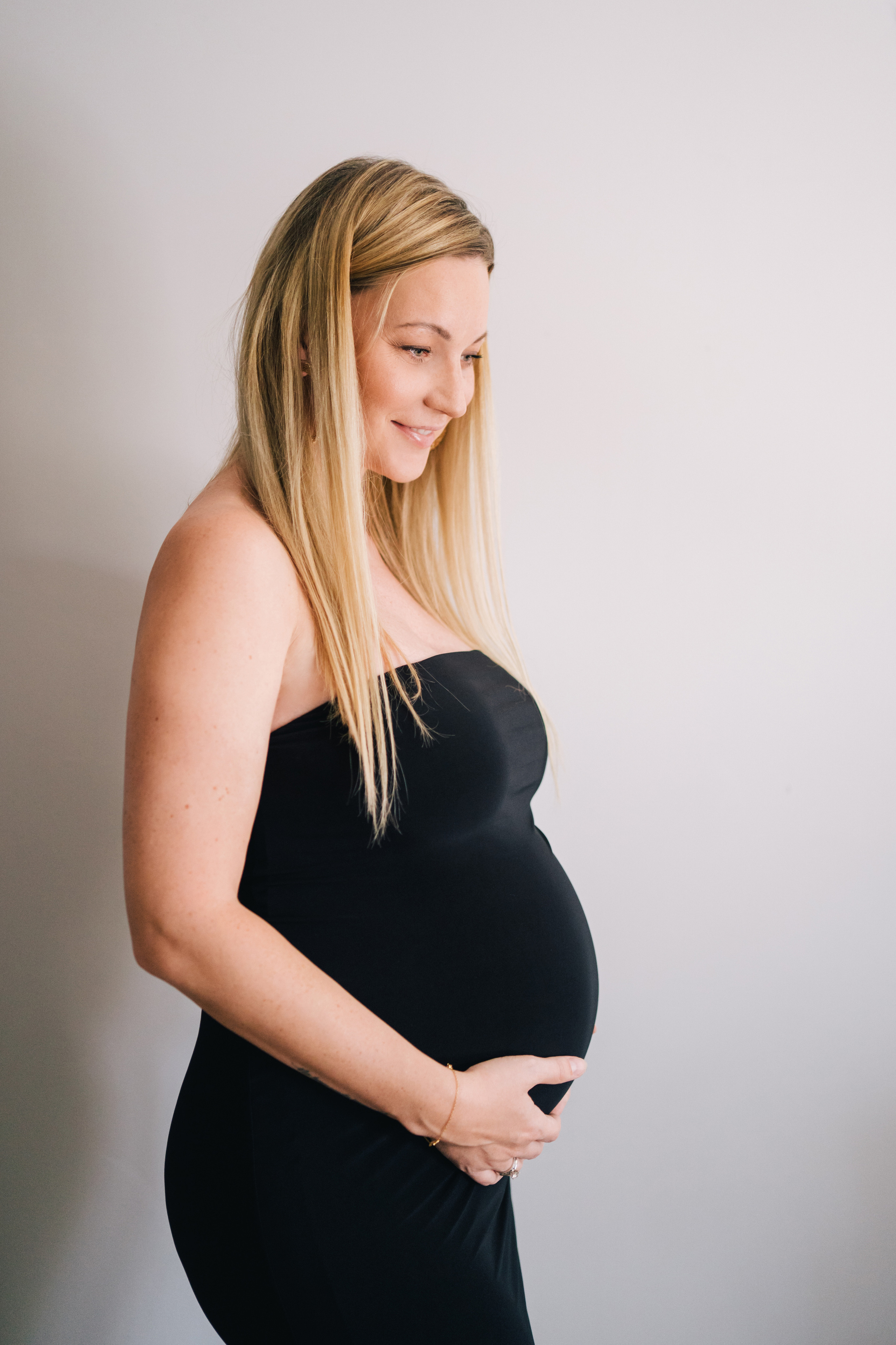 Maternity. Photographer Kristina Dorina