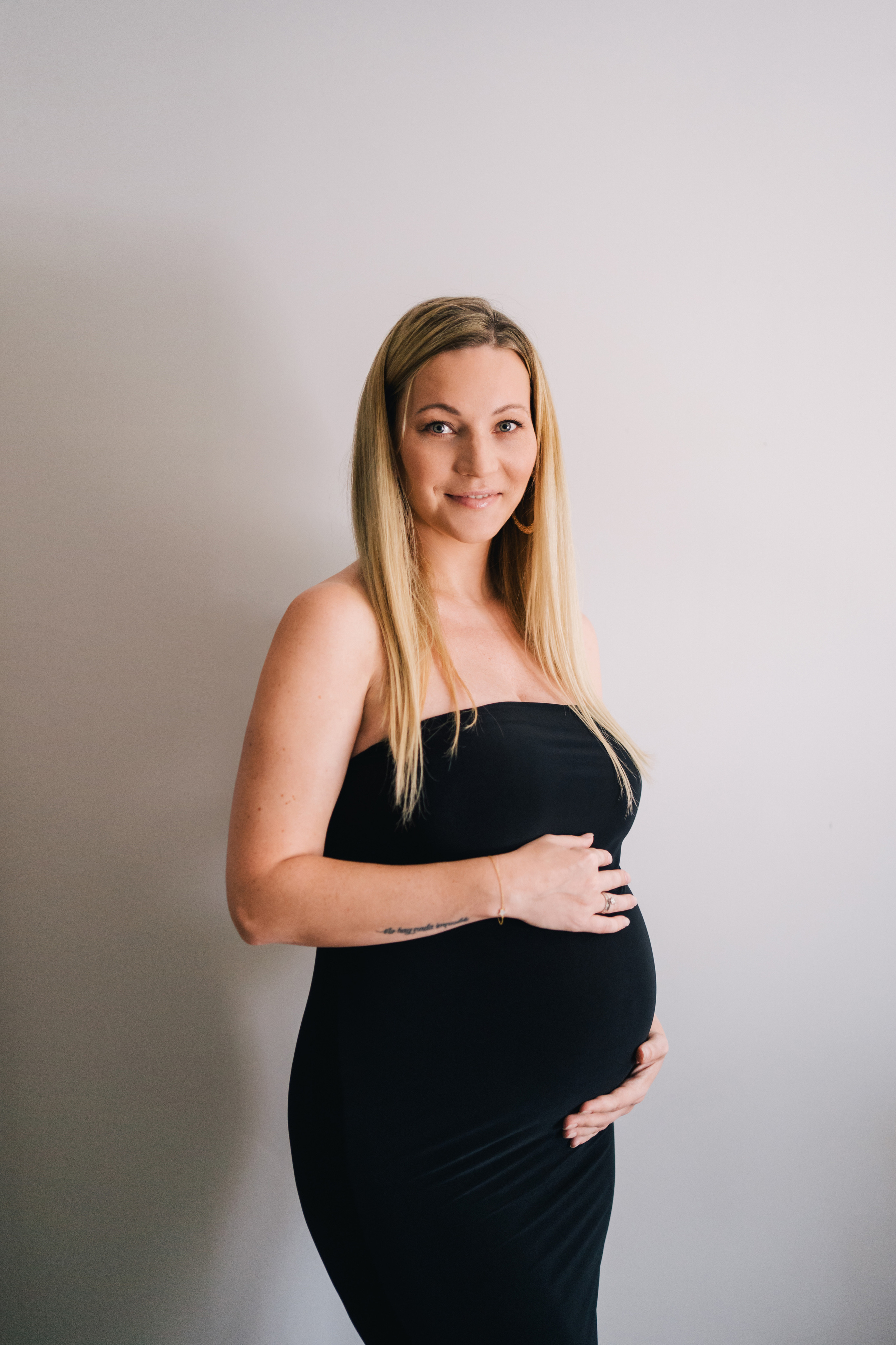 Maternity. Photographer Kristina Dorina