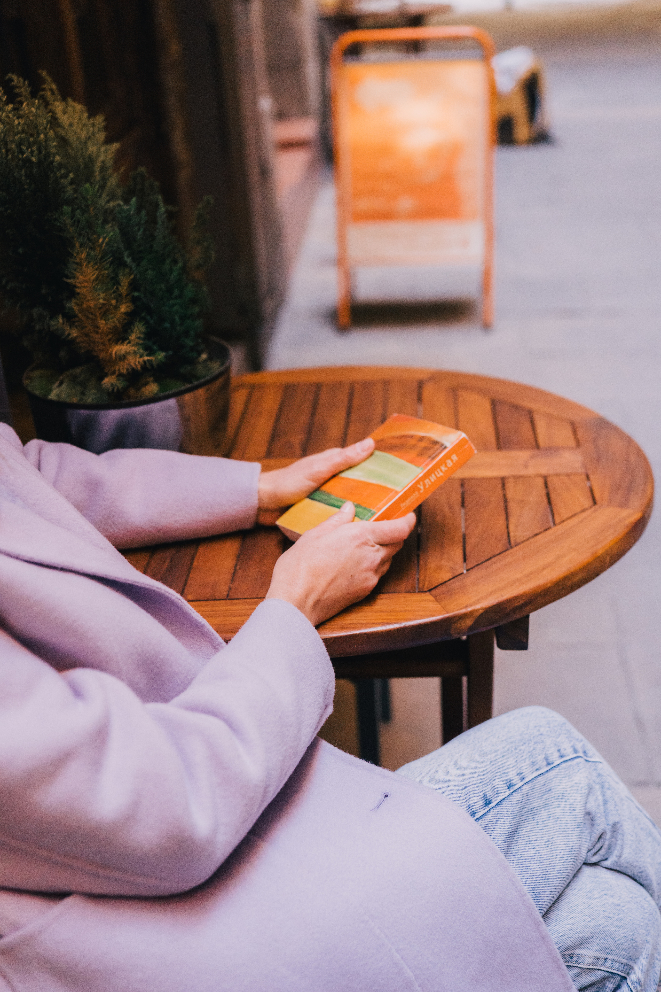 Elena (profile photos for social media). Photographer Kristina Dorina