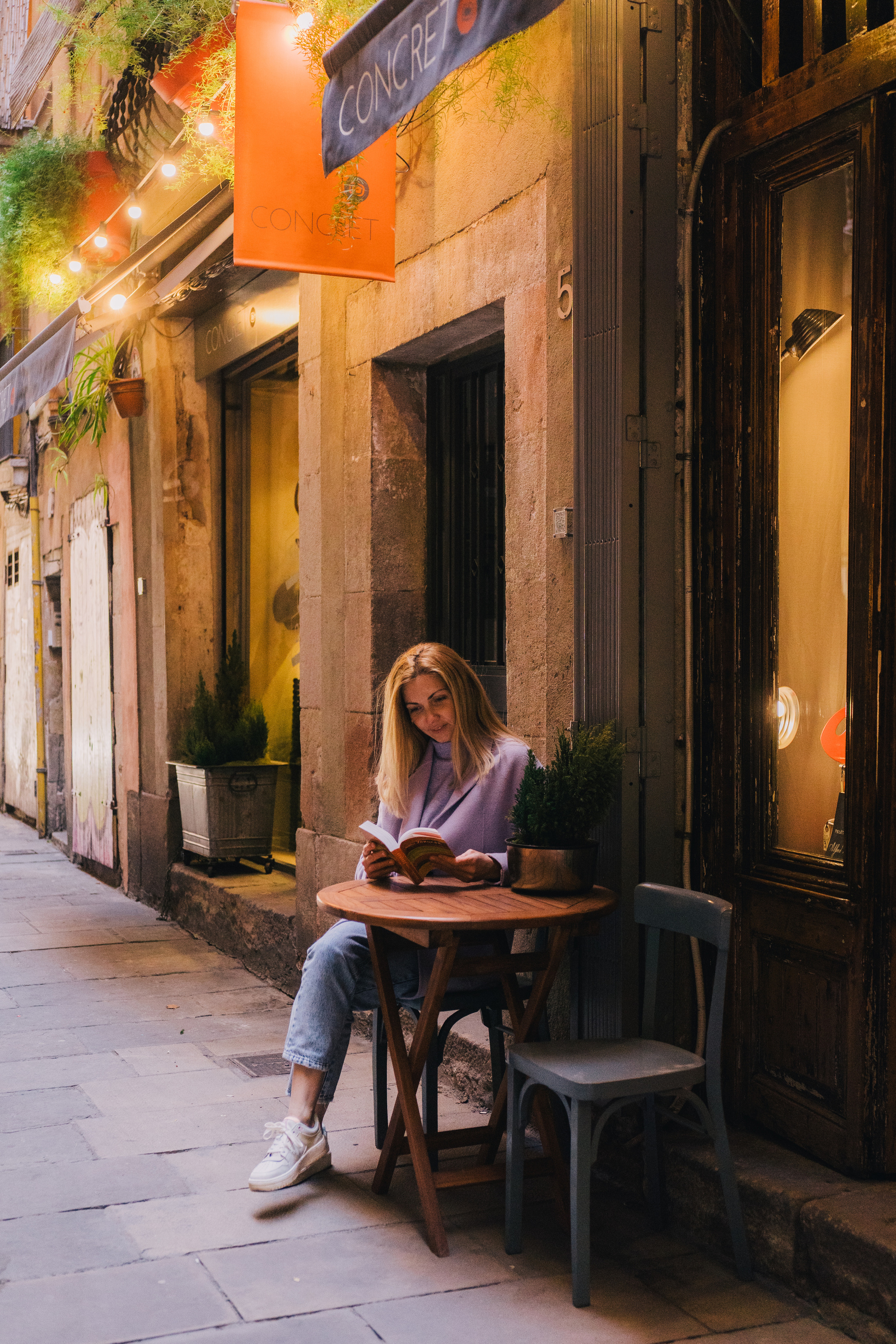 Elena (profile photos for social media). Photographer Kristina Dorina