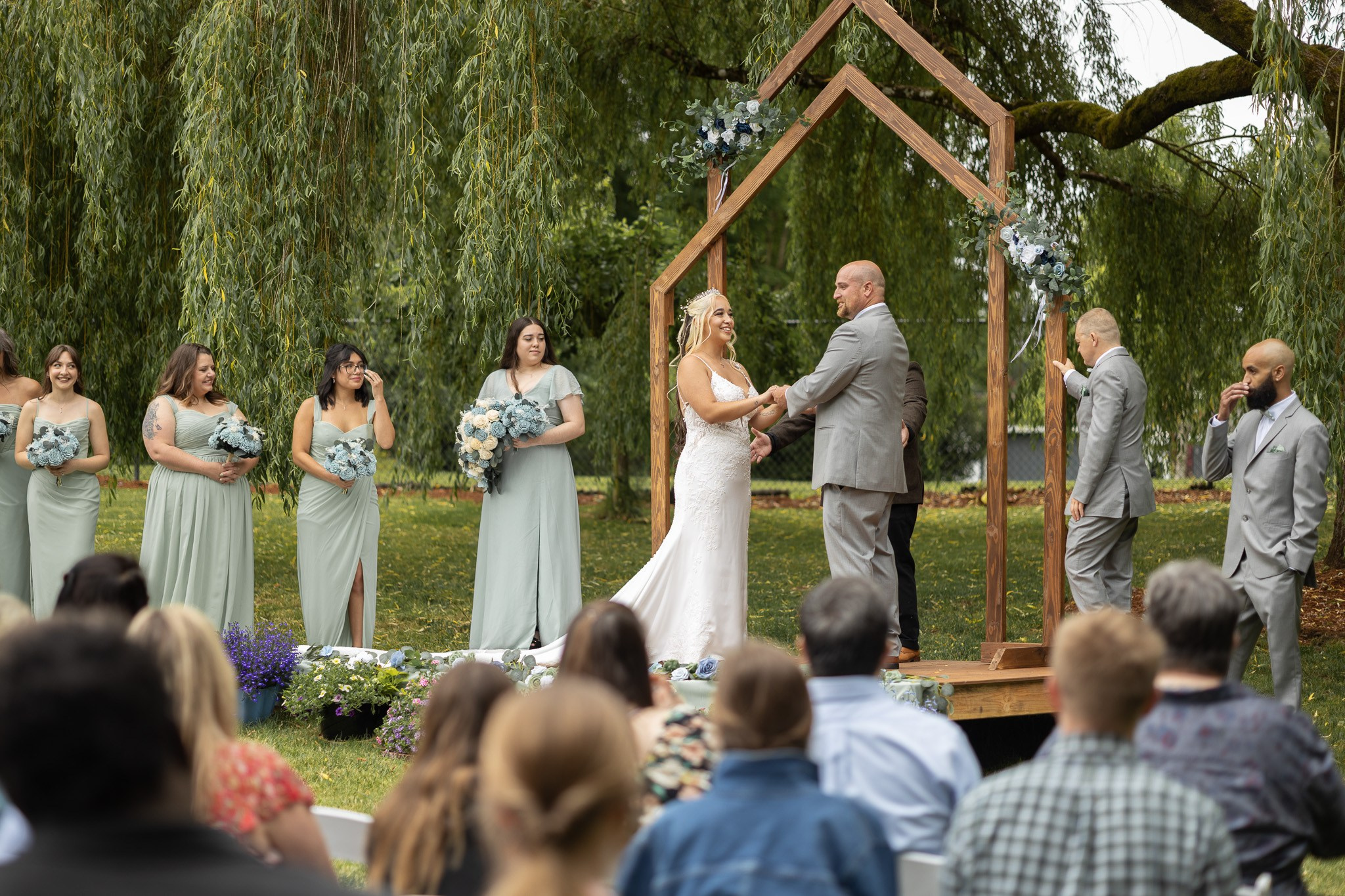 Backyard Wedding. Family and Wedding photographer