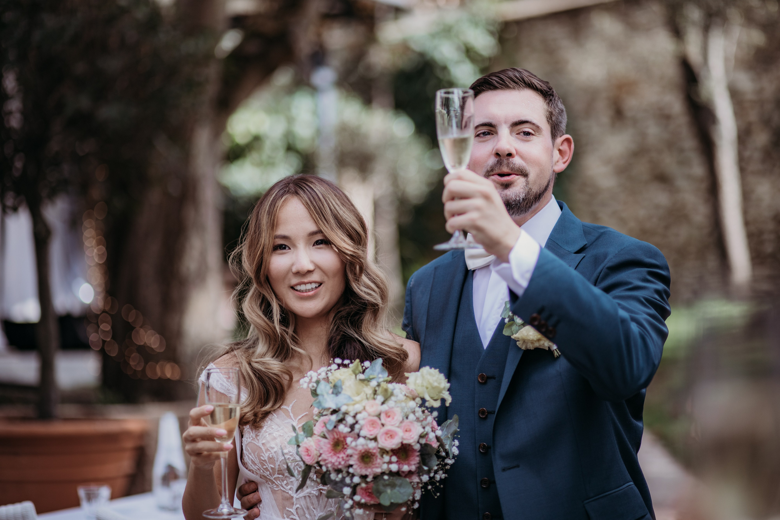 Ankunft der Braut zur Zeremonie im Morrhof – romantische Atmosphäre