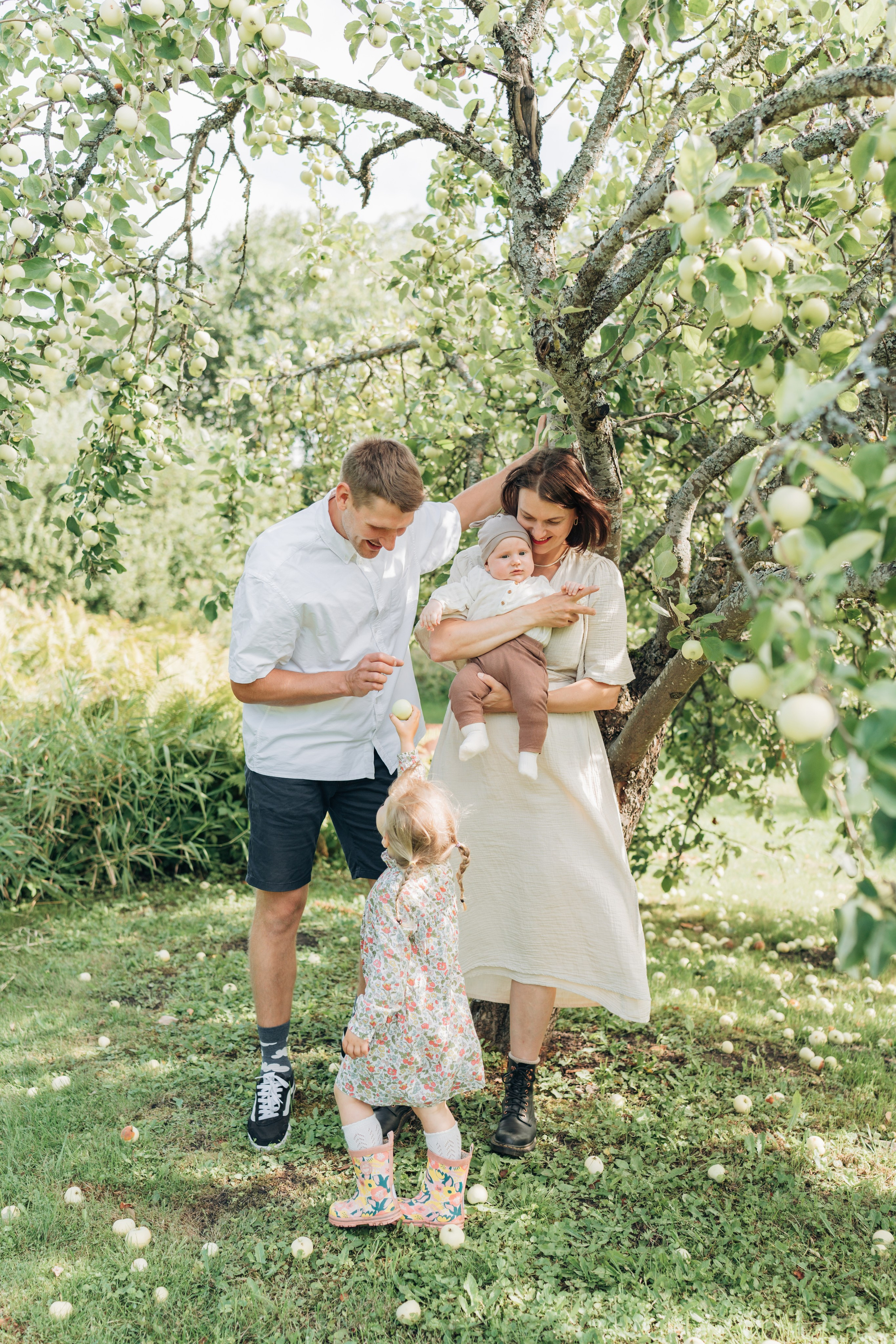 UNDER THE APPLE TREE. Dagneshi Photography