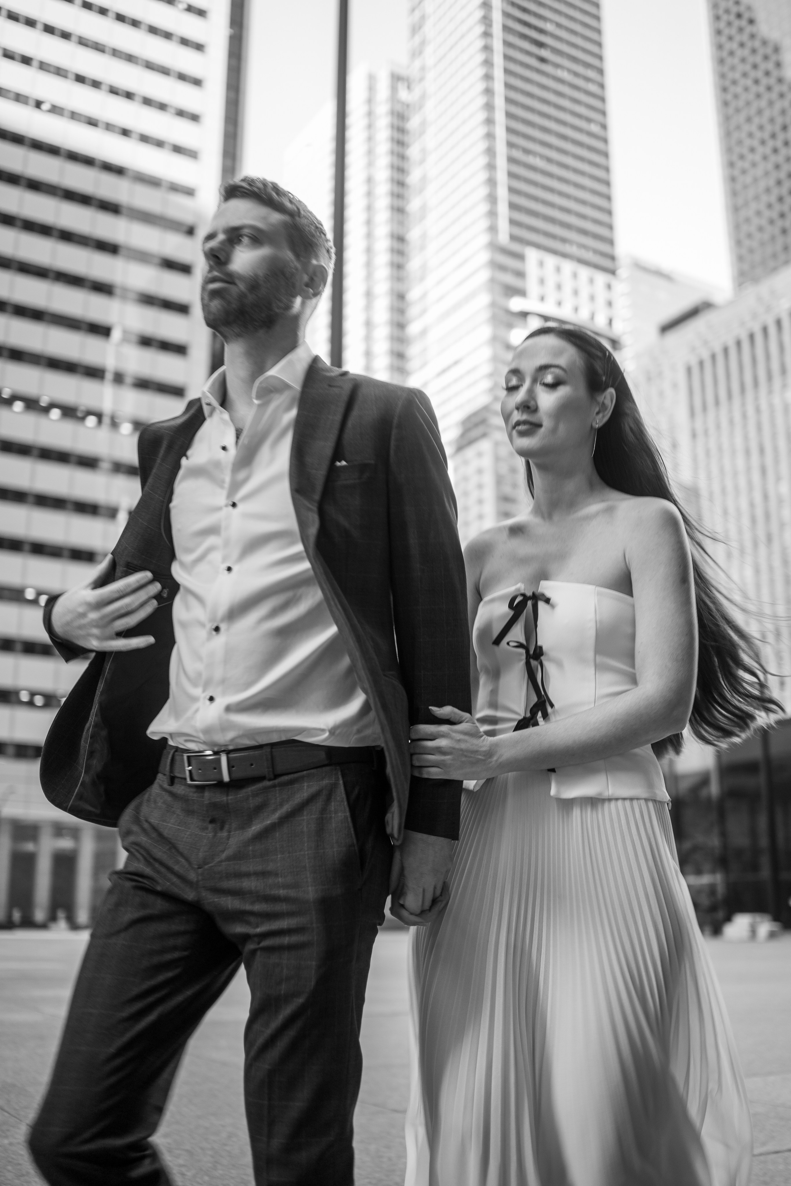 Intimate wedding moments of the bride and groom, with family portraits in Windsor.