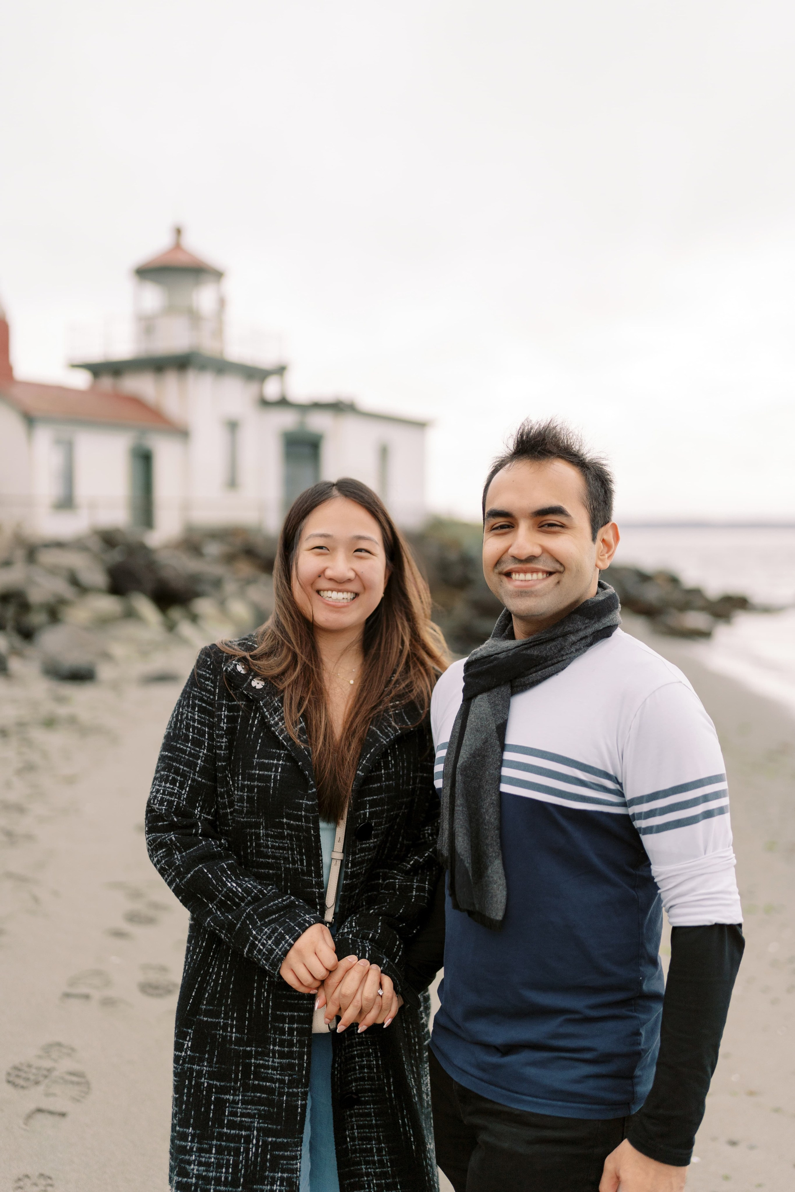 Proposal. December 2024. Alki Point Lighthouse, Washington state. EVAN ARISTOV WEDDING PHOTOGRAPHY — Seattle Wedding Photographer