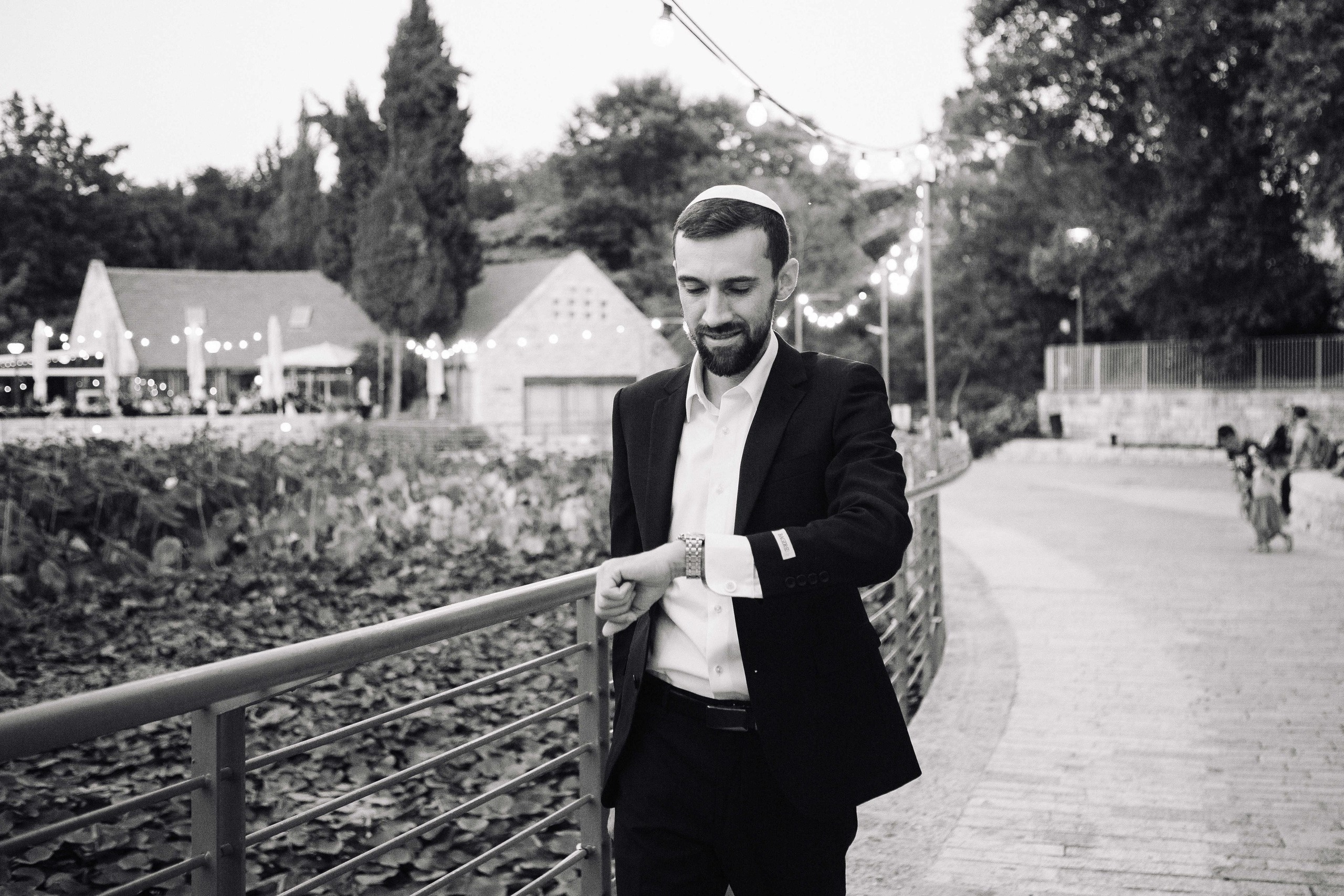 Wedding photoshoot in the Botanical Garden. Https://shi-photo.com/