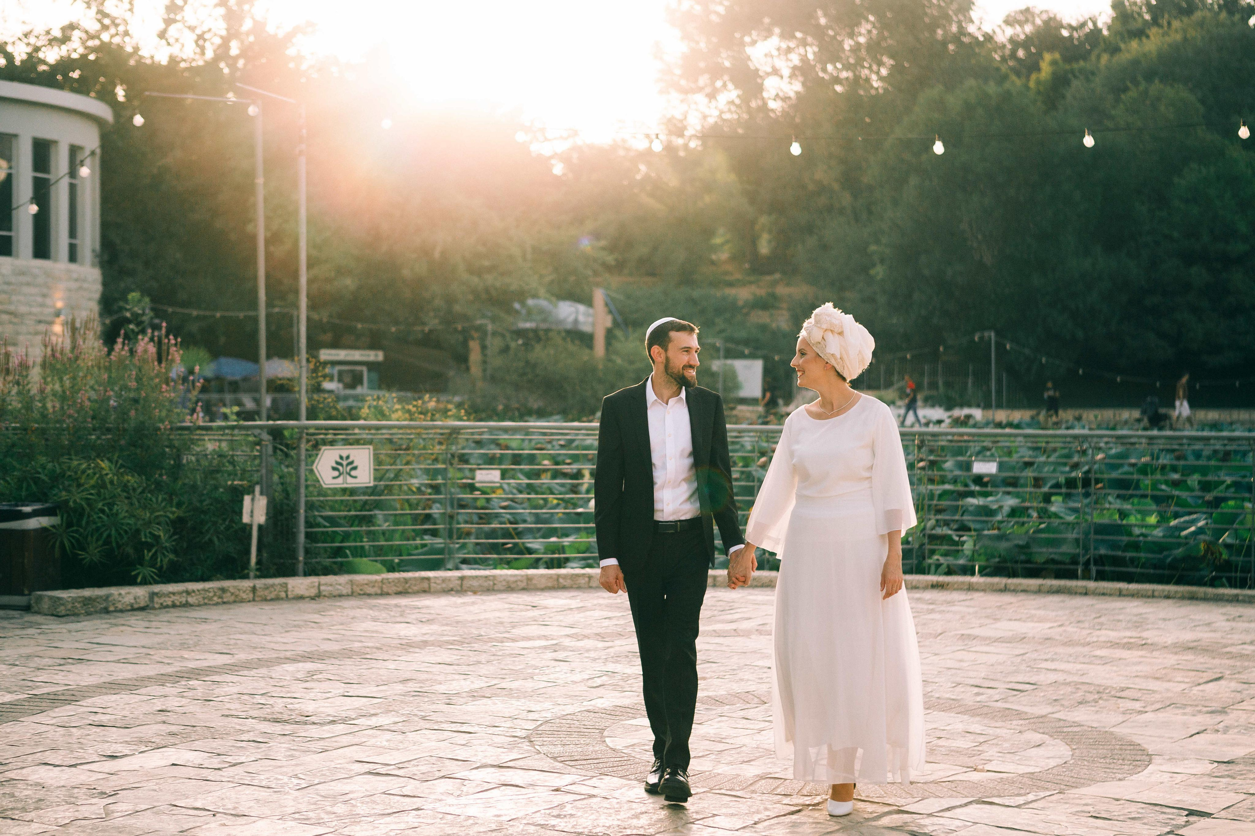 Wedding photoshoot in the Botanical Garden. Https://shi-photo.com/