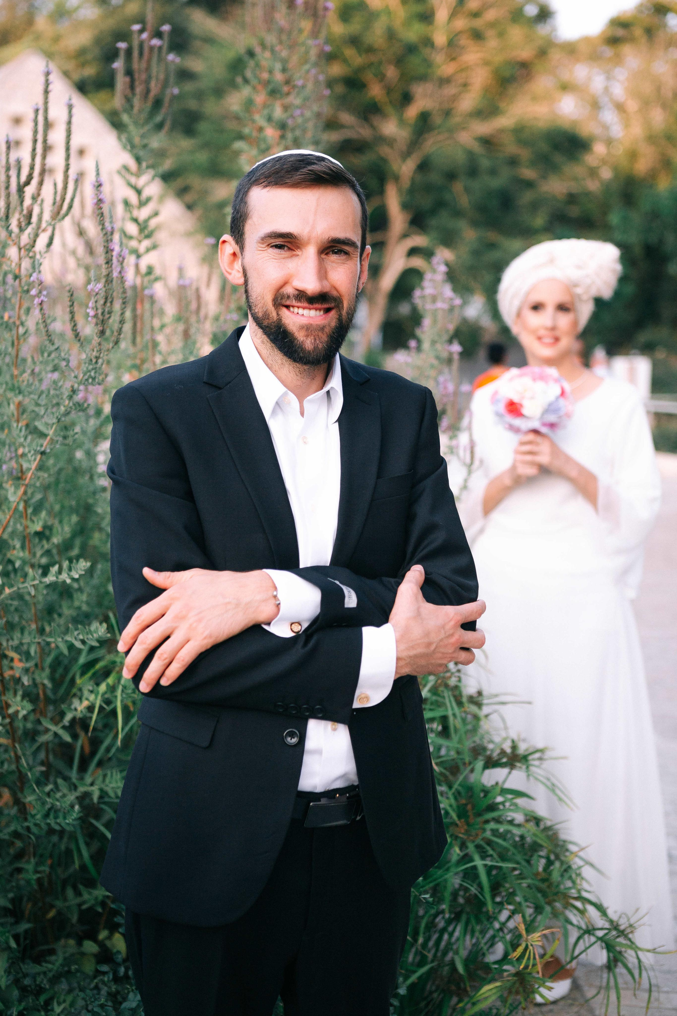 Wedding photoshoot in the Botanical Garden. Https://shi-photo.com/