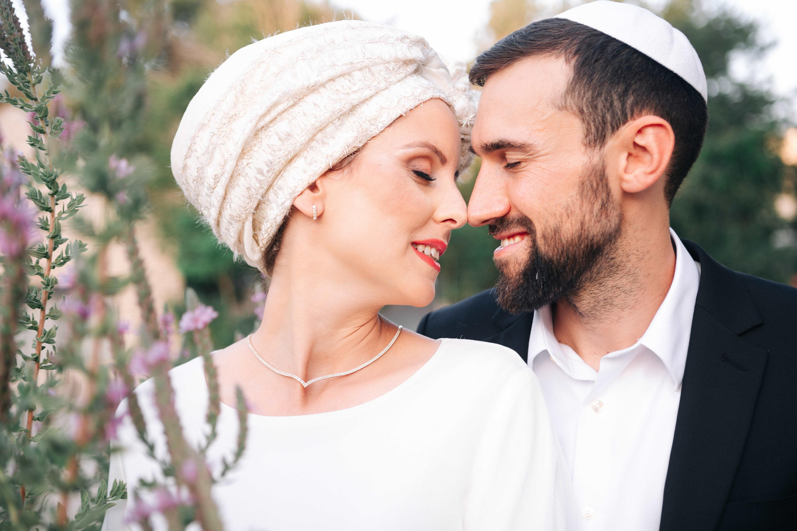 Wedding photoshoot in the Botanical Garden. Https://shi-photo.com/