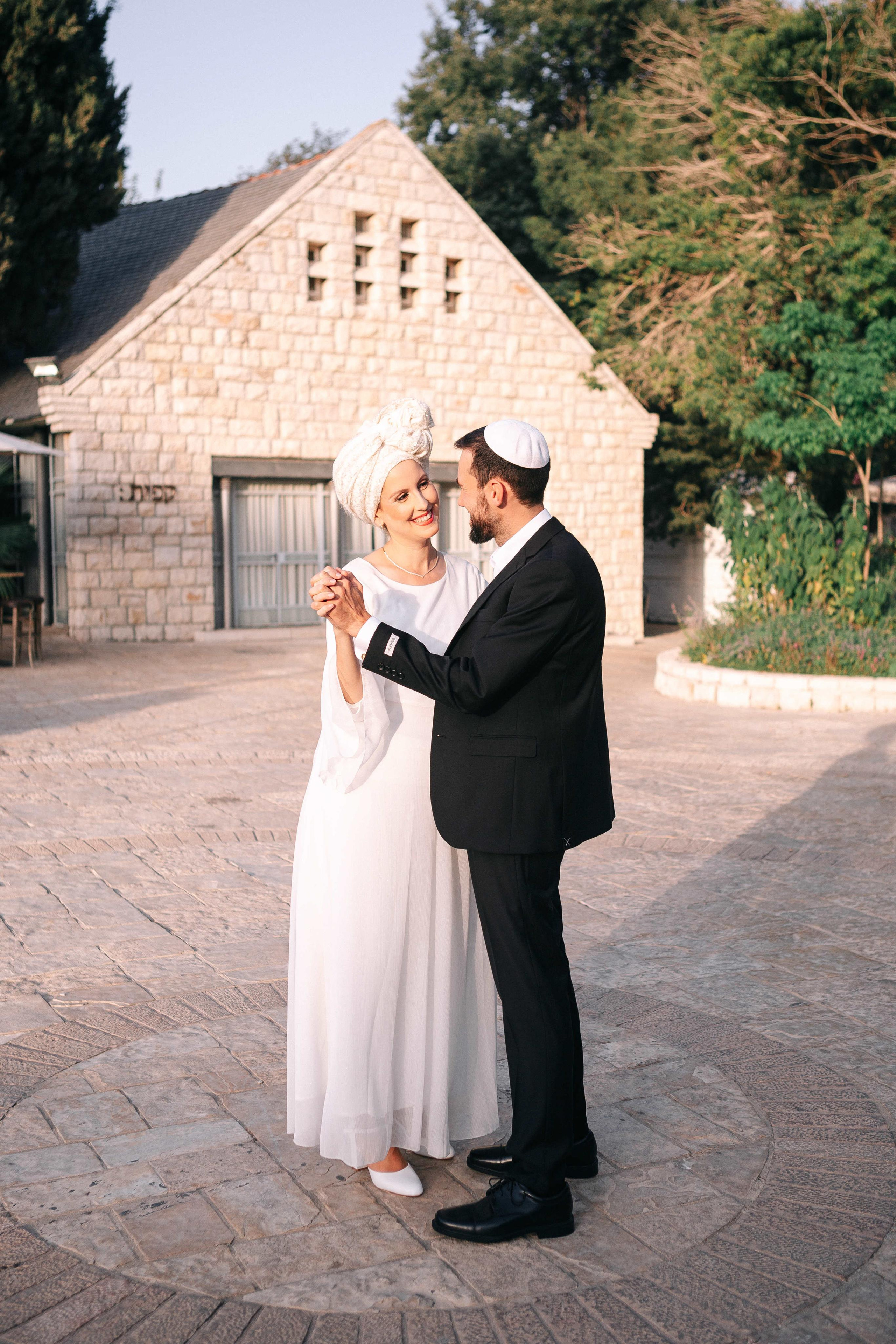 Wedding photoshoot in the Botanical Garden. Https://shi-photo.com/