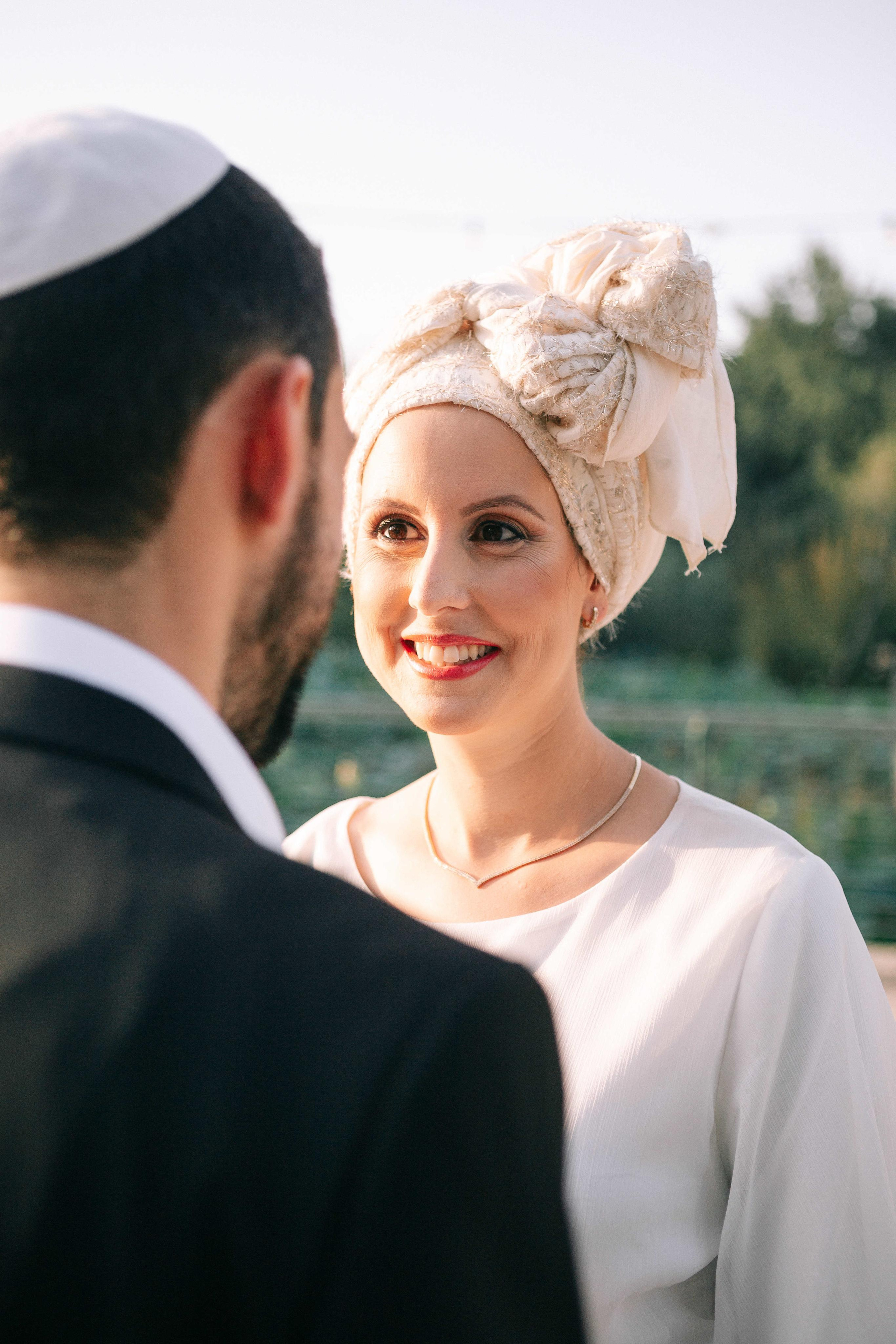 Wedding photoshoot in the Botanical Garden. Https://shi-photo.com/