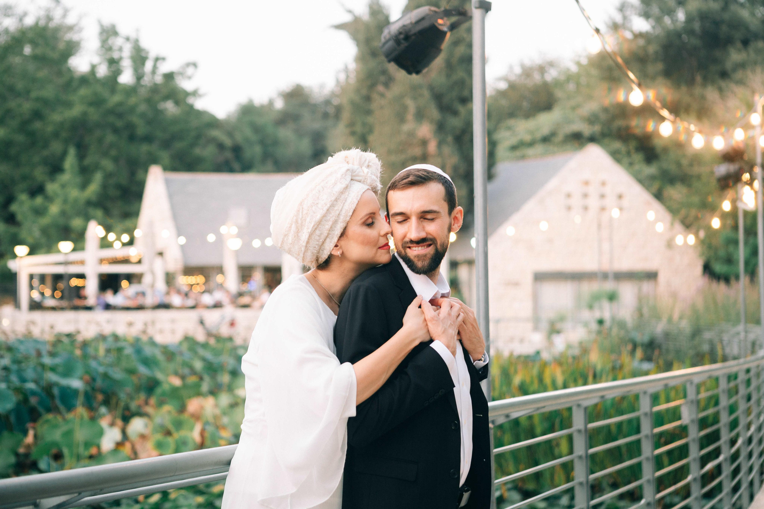 Wedding photoshoot in the Botanical Garden. Https://shi-photo.com/