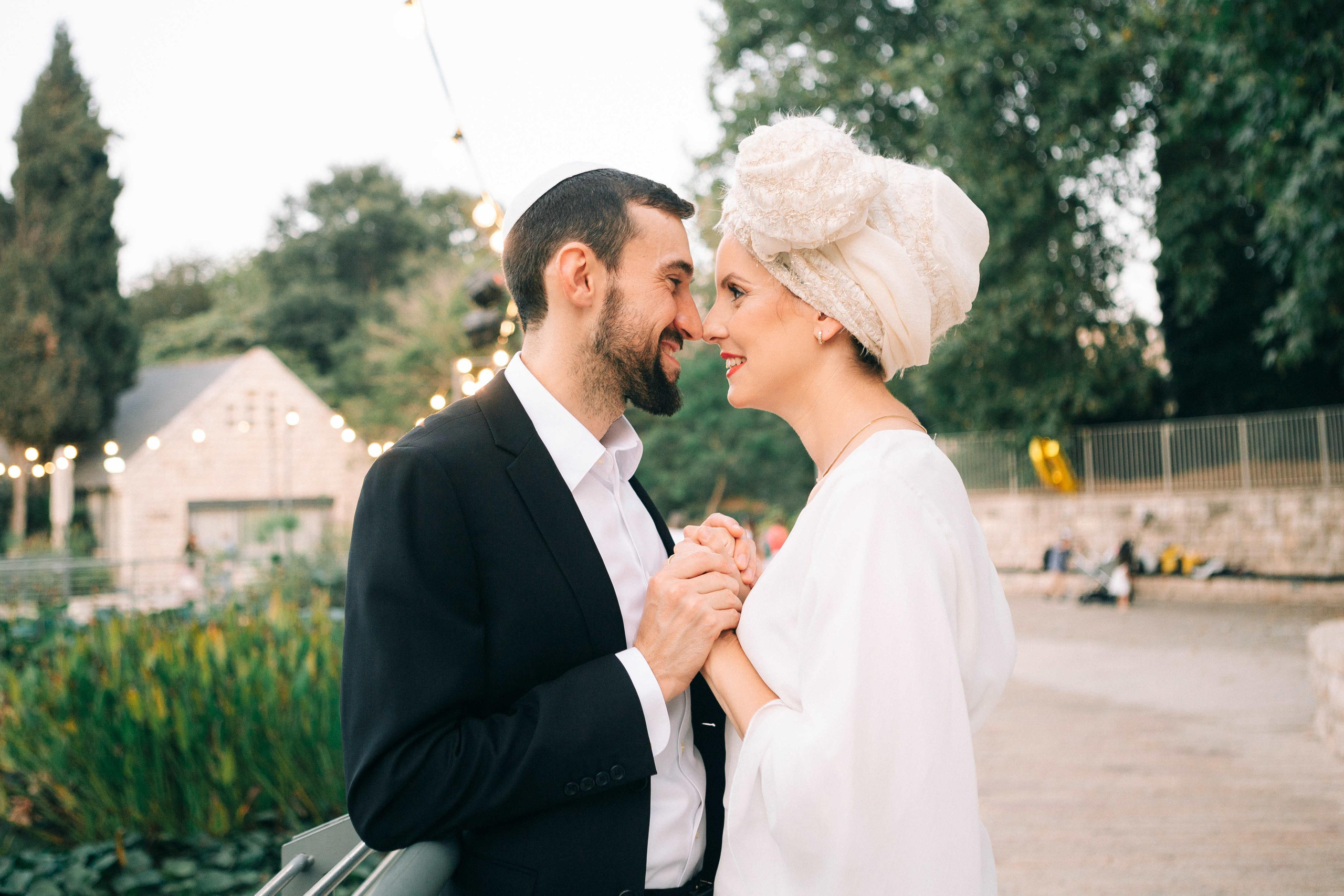 Wedding photoshoot in the Botanical Garden. Https://shi-photo.com/