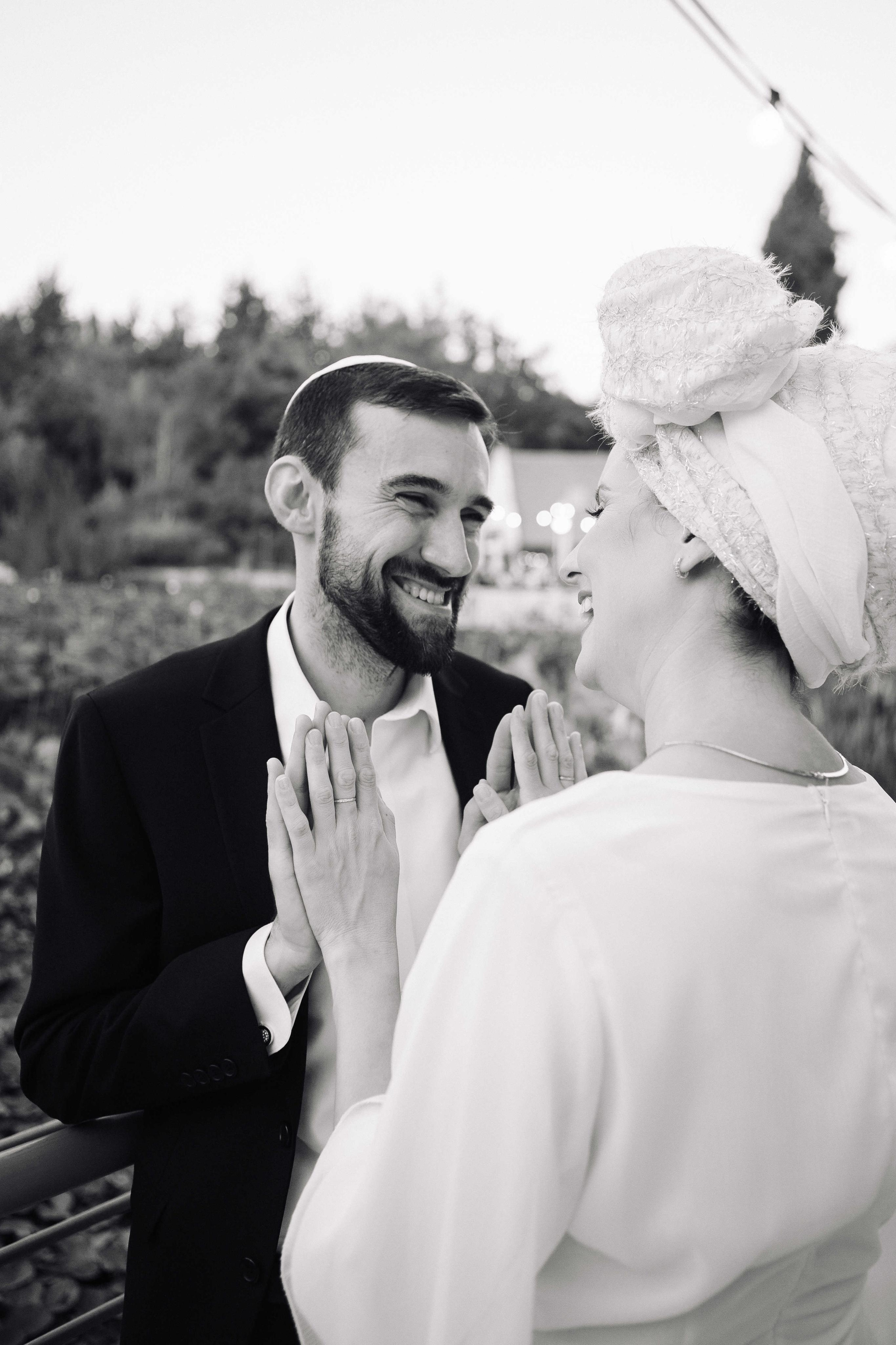 Wedding photoshoot in the Botanical Garden. Https://shi-photo.com/