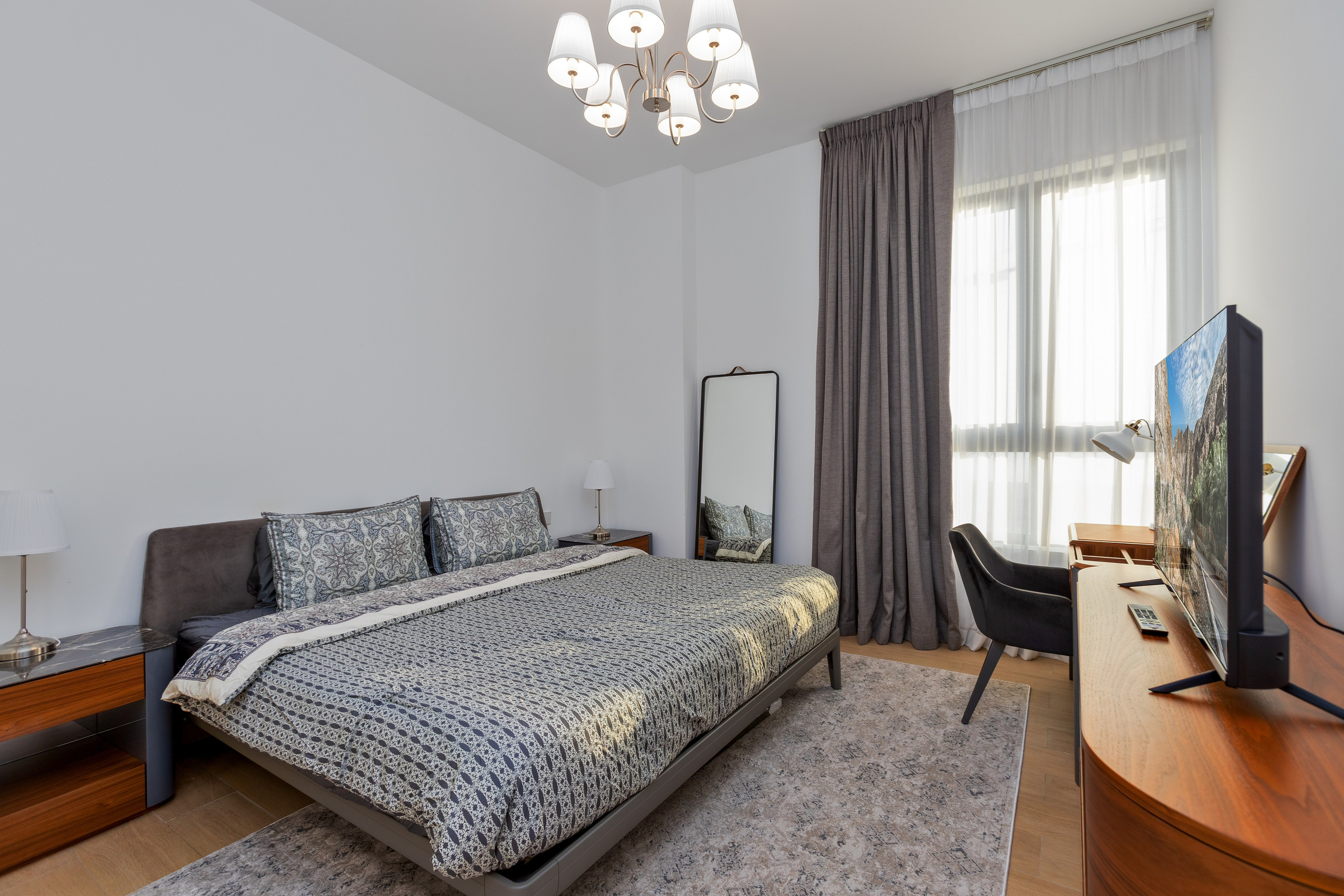 Le Pont 1 — 1BR. Samy Mar Boy │Portrait, Automotive and Real Estate Photographer