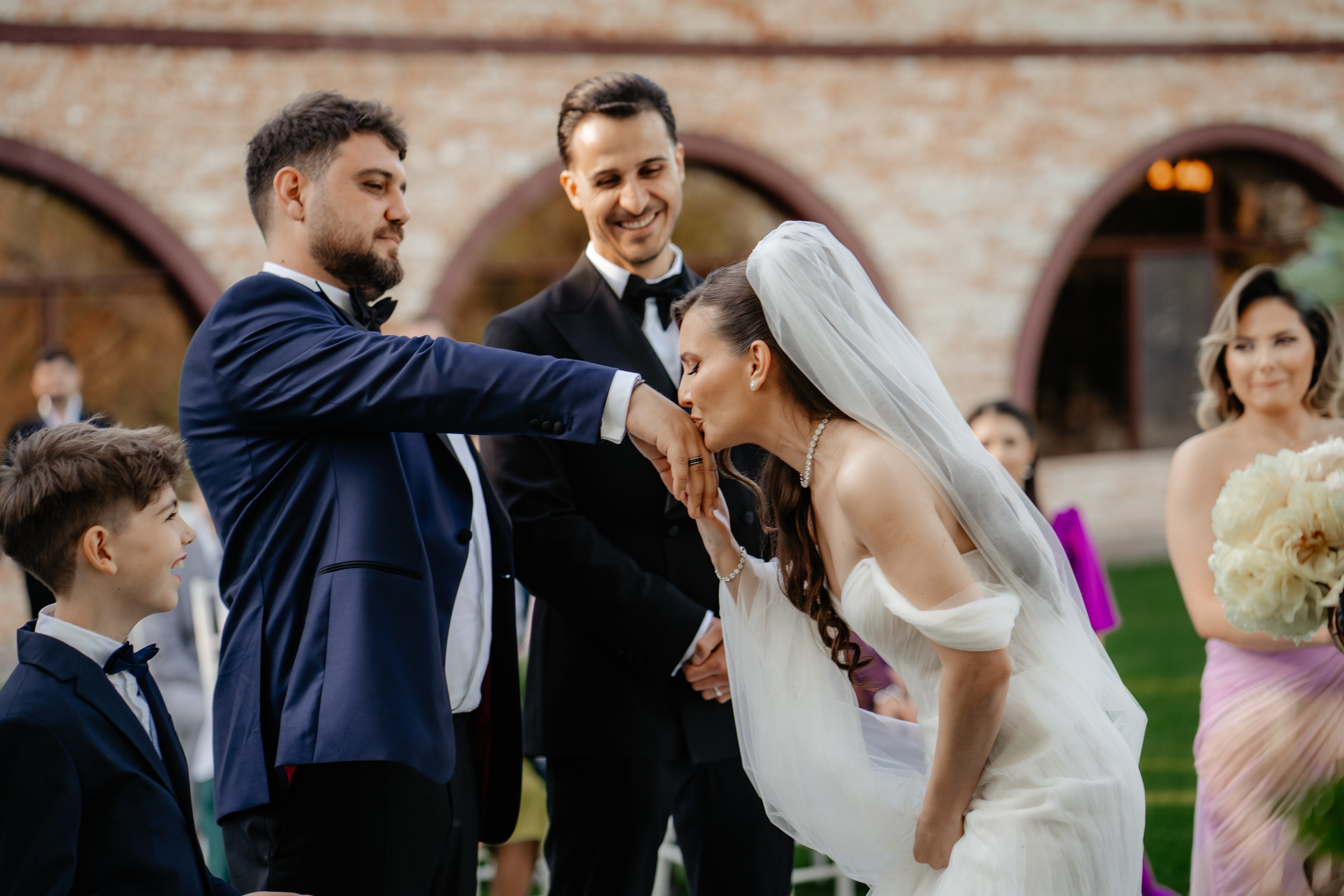 Nunta Ana si Andrei — Love story de Mai. Fotografi de nunta in Bucuresti, Iulia si Stefan Ovidiu
