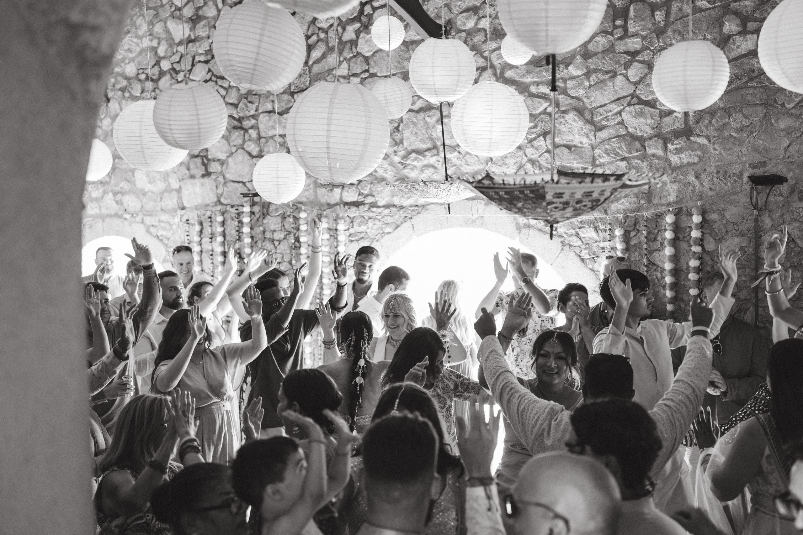 Patrik & Naomi. Monestir Sant Salvi. Paola wedding photographer / videographer in Barcelona