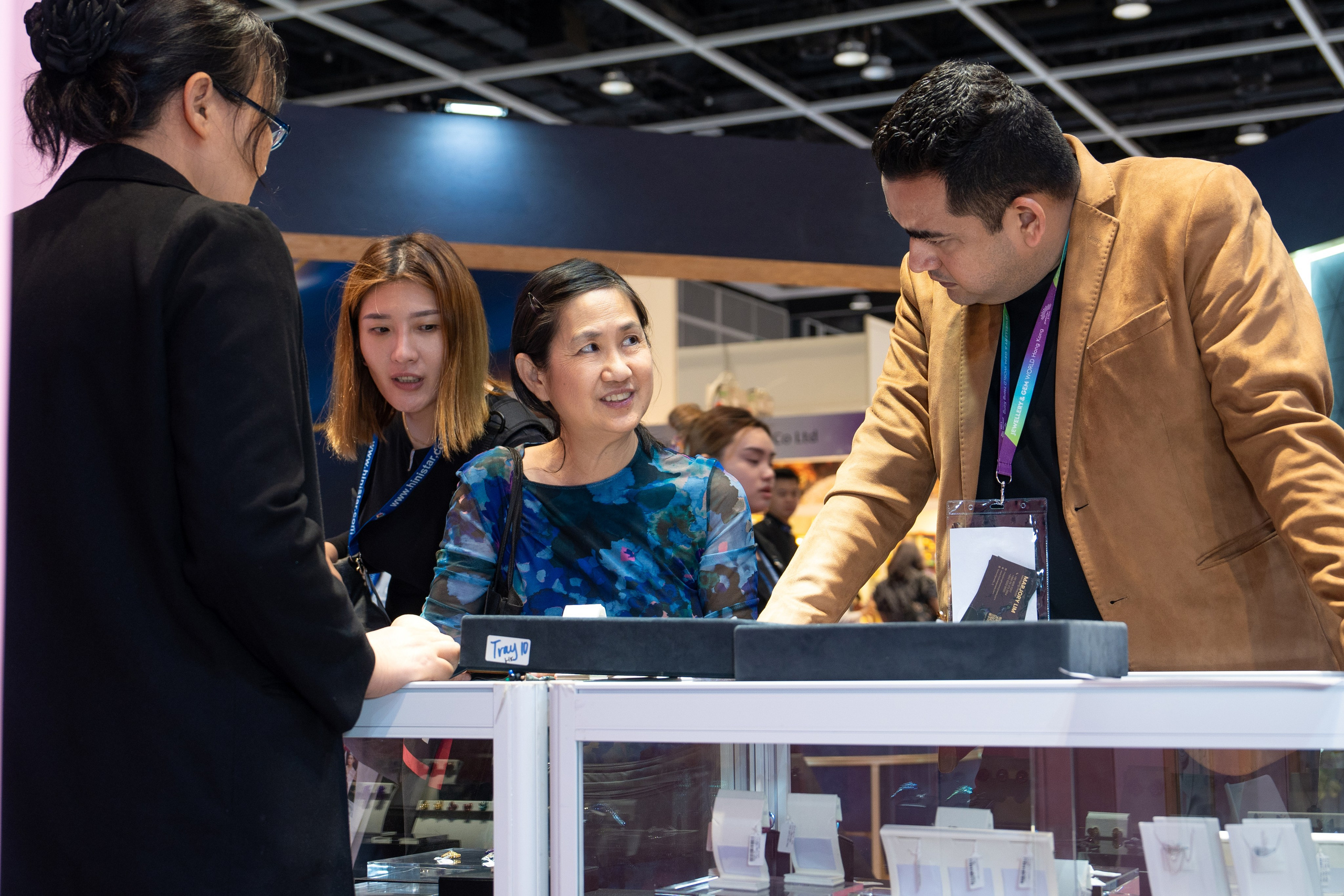 FOREVER5JEWELS. PHOTOGRAPHER IN HONG KONG (WEDDING, FASHION, FAMILY, EVENTS)