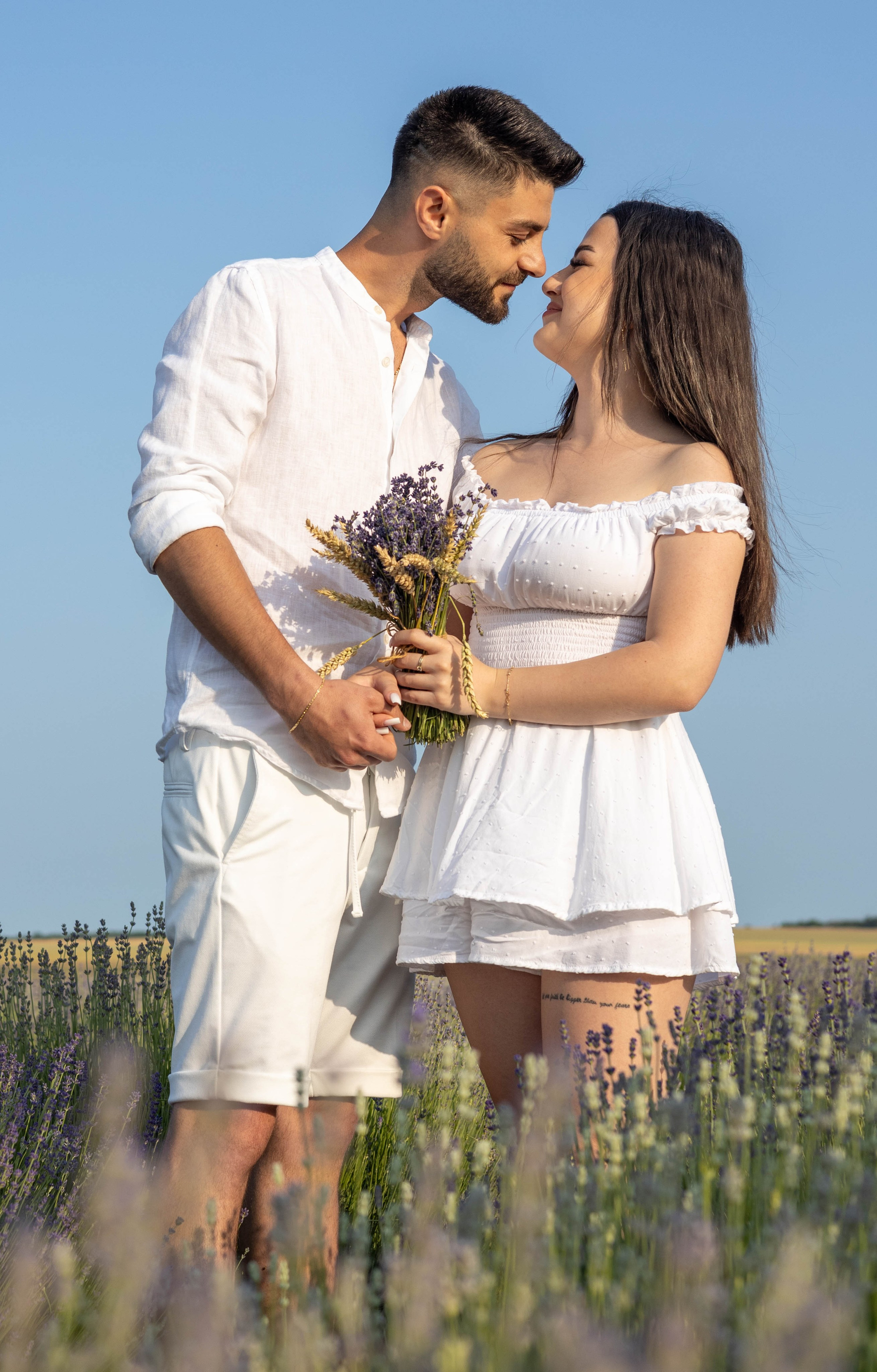 Ședință foto de cuplu în lanul de lavandă | Andrei & Bianca Photography