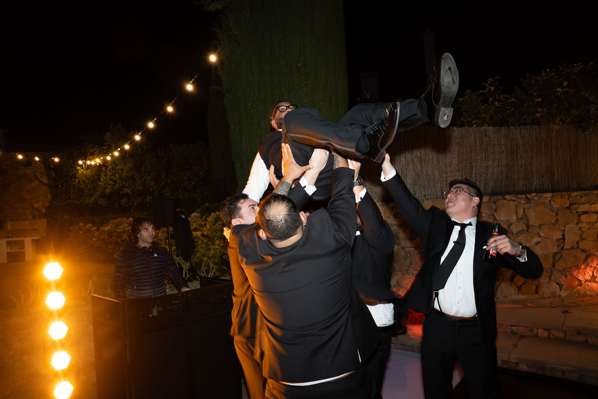 Donielle and Edwin. Fotógrafos de bodas de destino y creadores de contenido con base en España