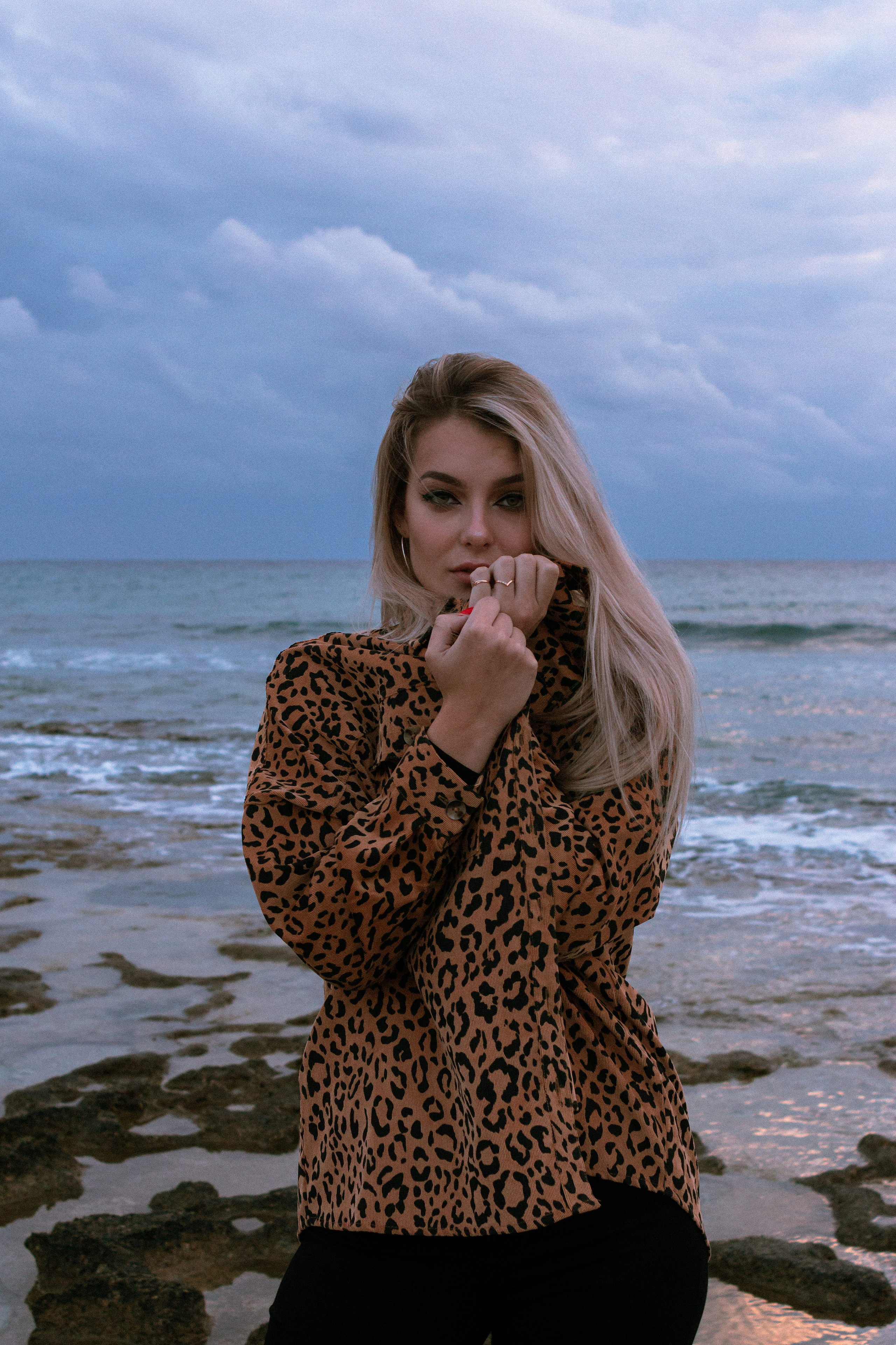 Soft Morning Light. Emotional Seaside Portraits. Kristina Kozheltsova- Soulful Portrait&Lifestyle&Love Story Photographer in Leipzig, Germany